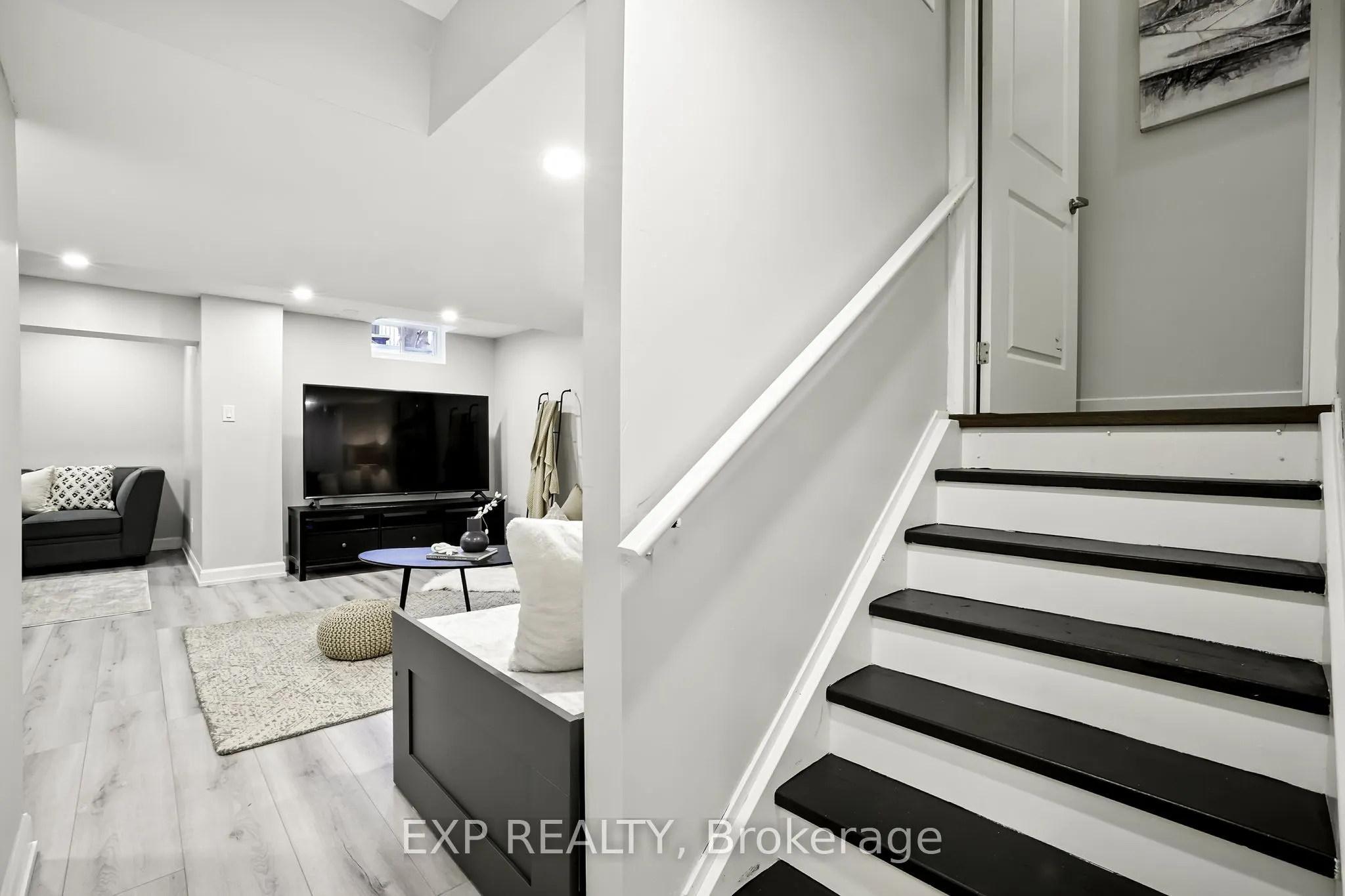 128 Vanier Street