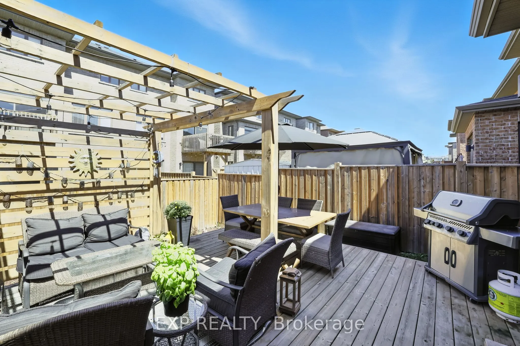 128 Vanier Street