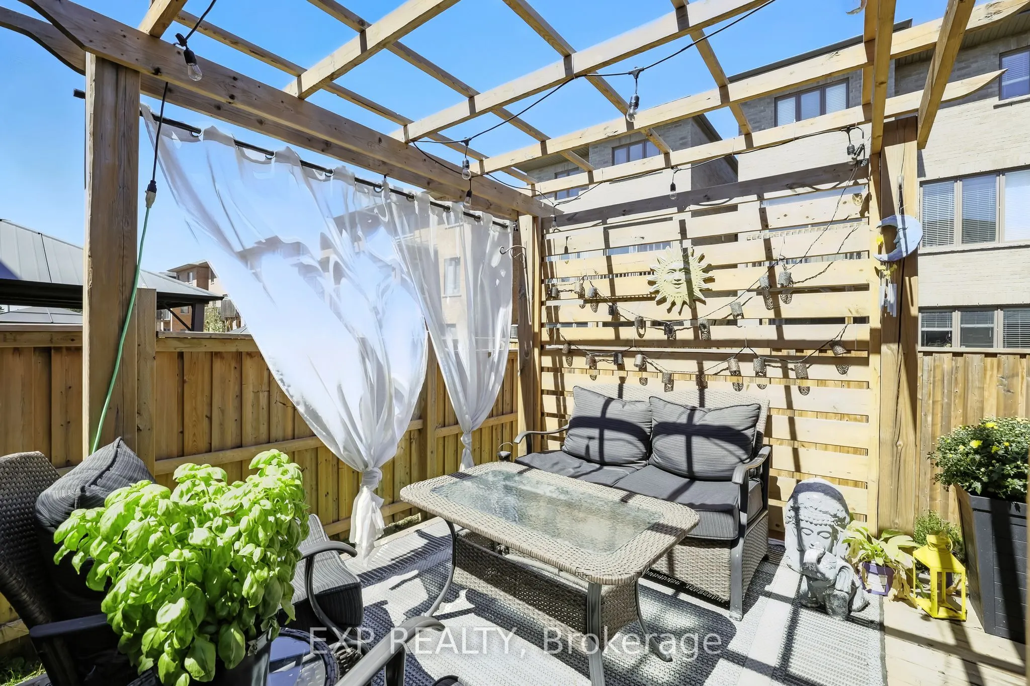 128 Vanier Street