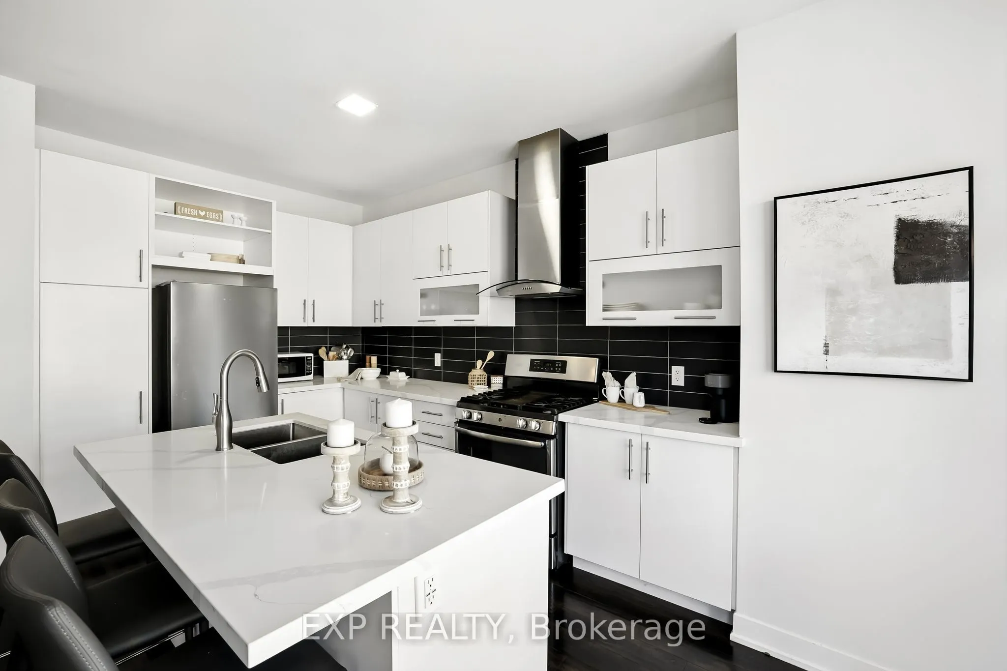 128 Vanier Street