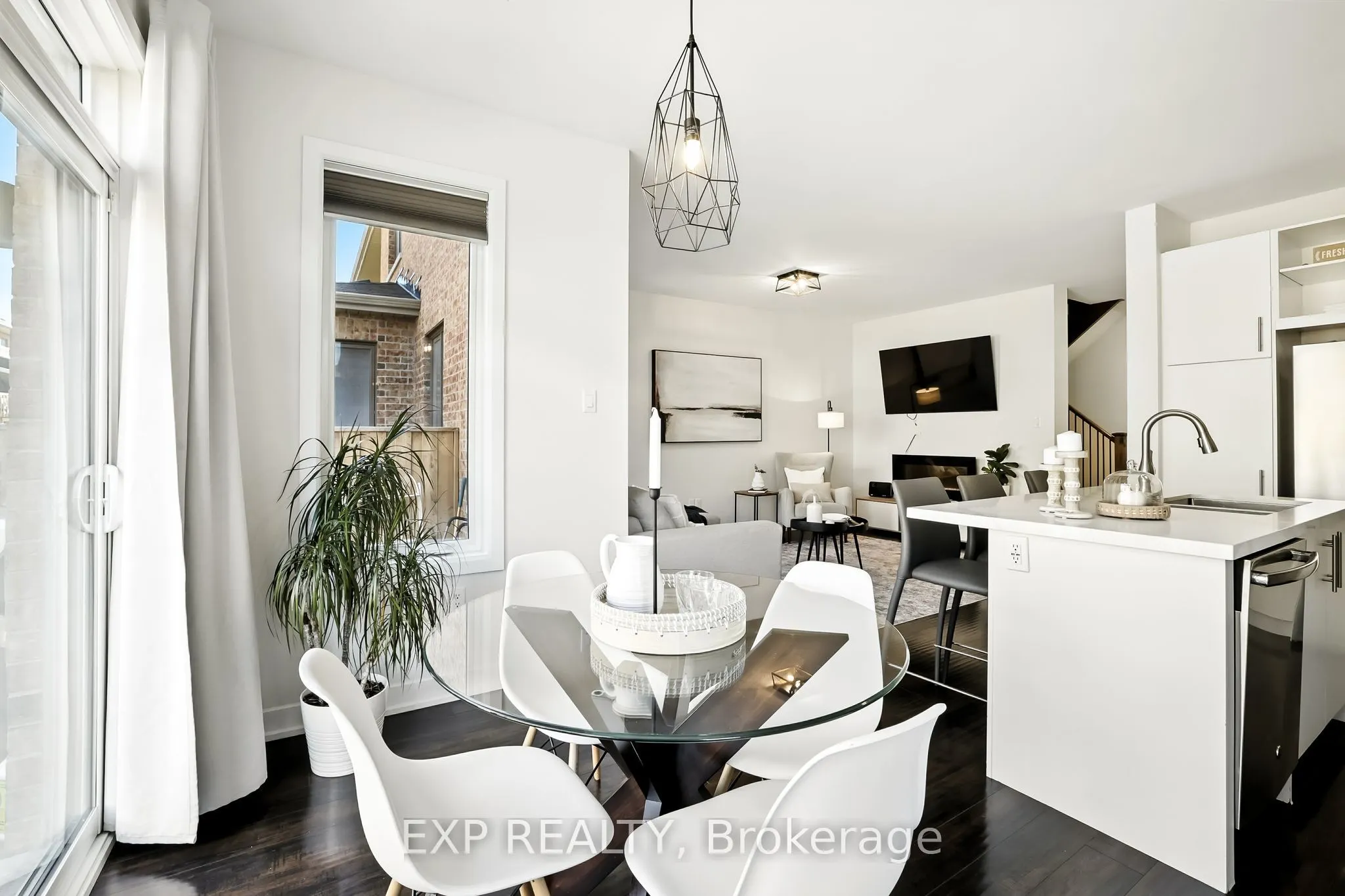 128 Vanier Street