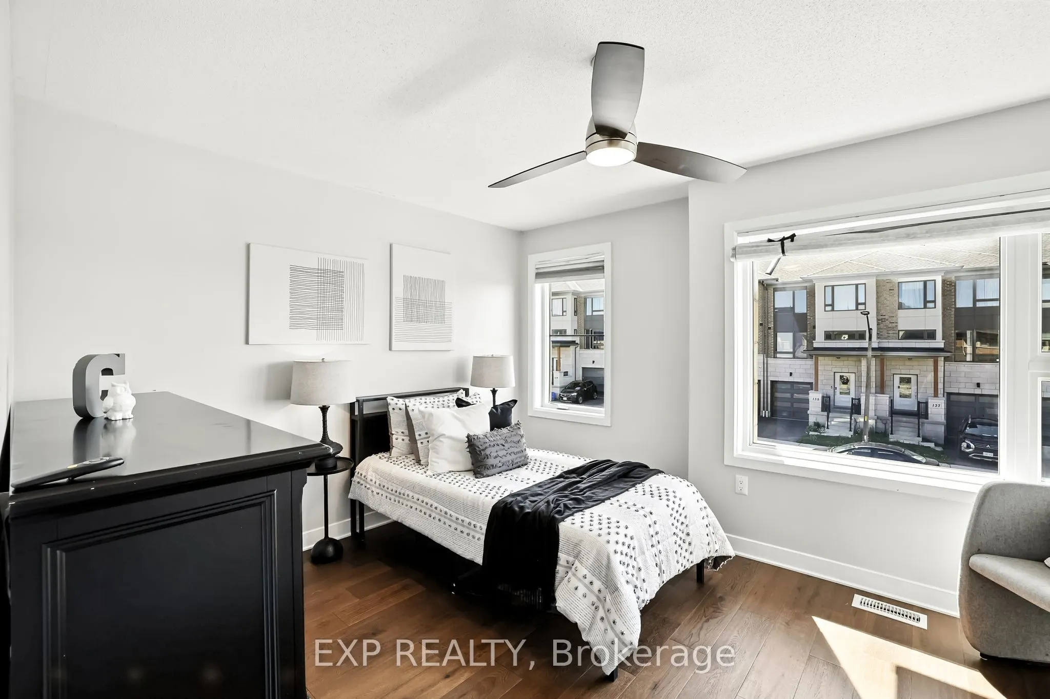 128 Vanier Street
