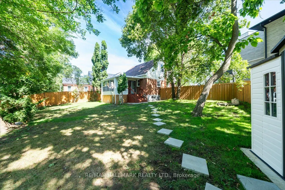 16 Willowhurst Crescent