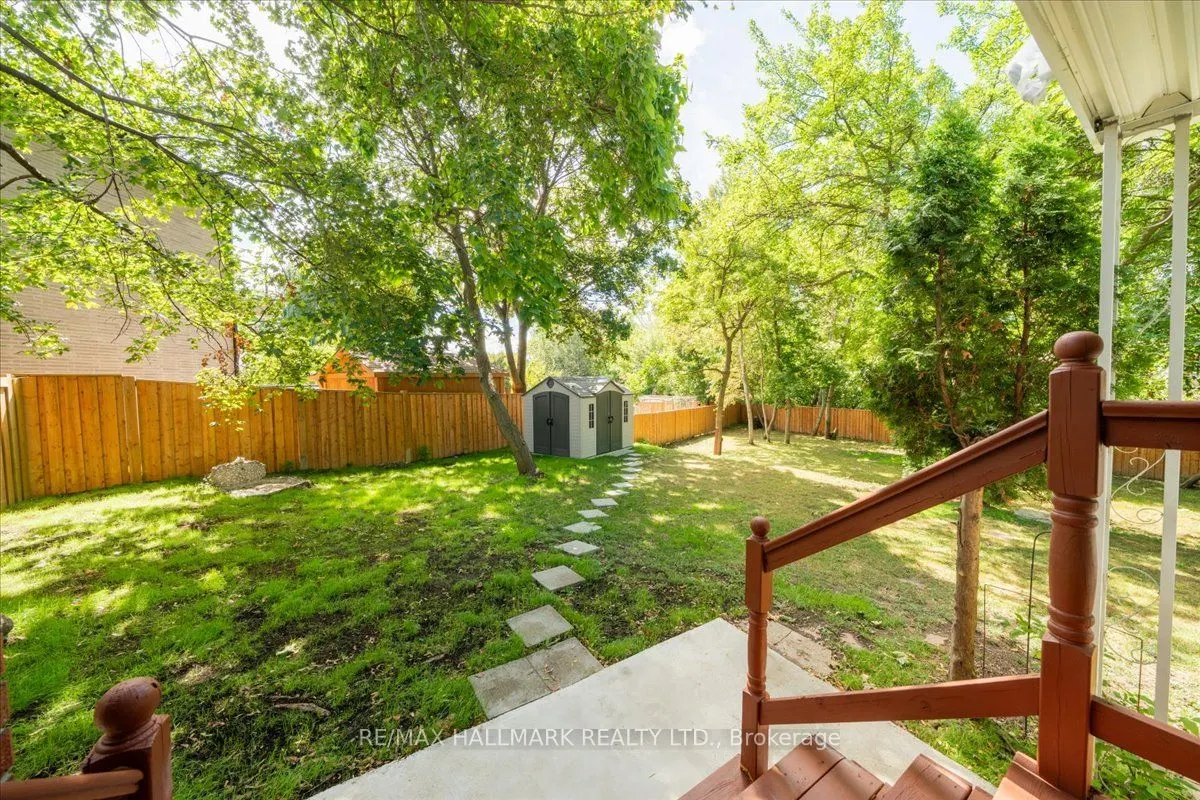 16 Willowhurst Crescent