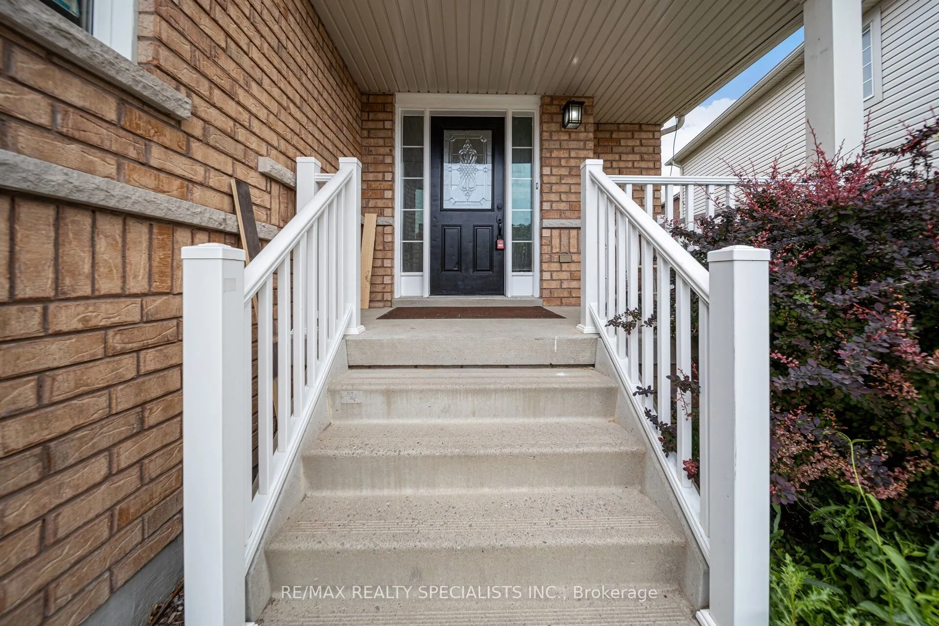 91 Laprade Square