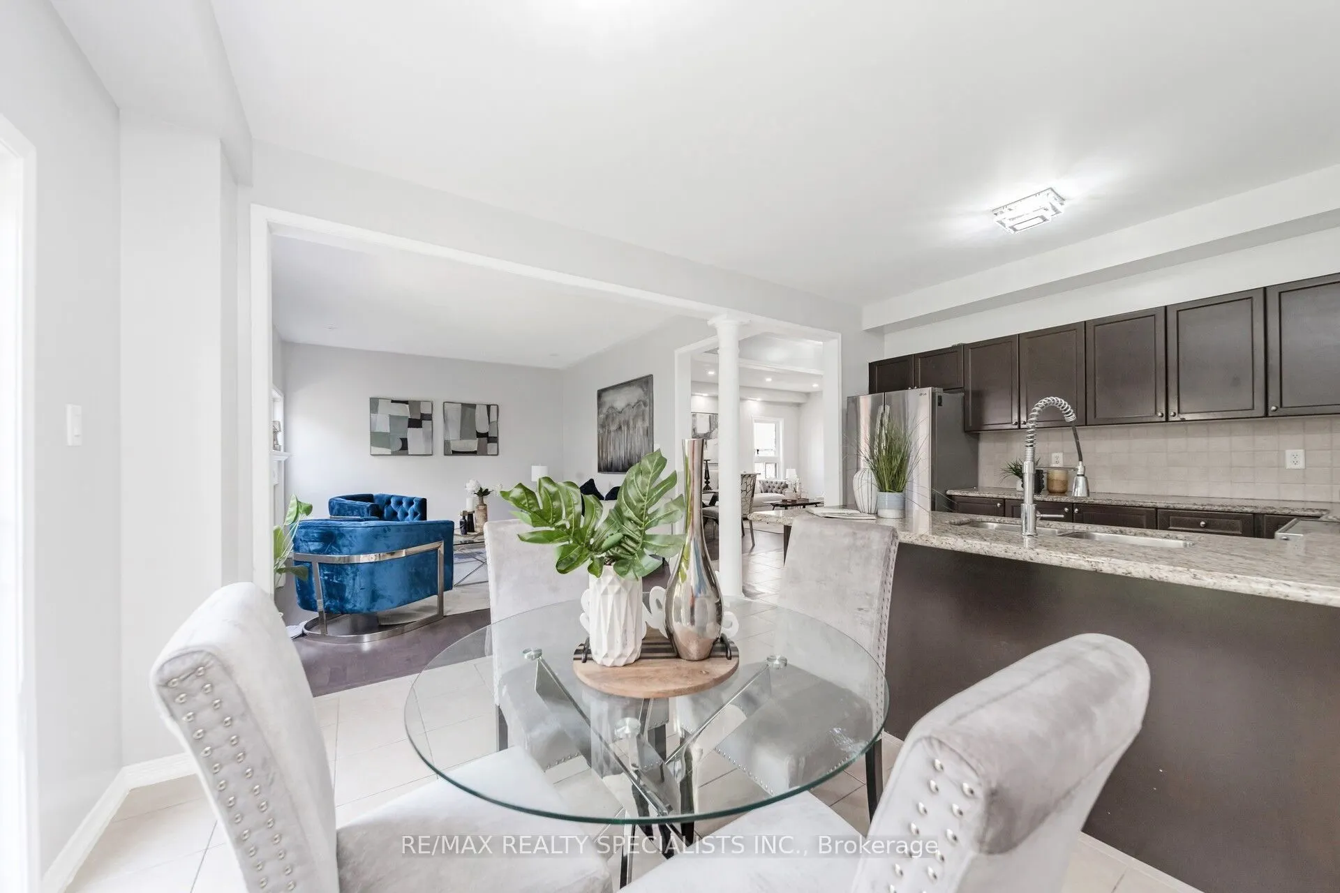 91 Laprade Square