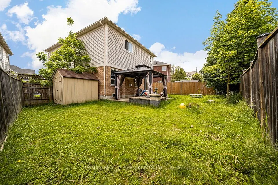 91 Laprade Square