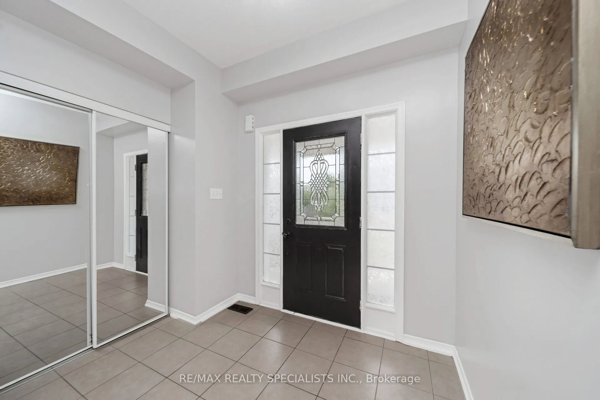 91 Laprade Square
