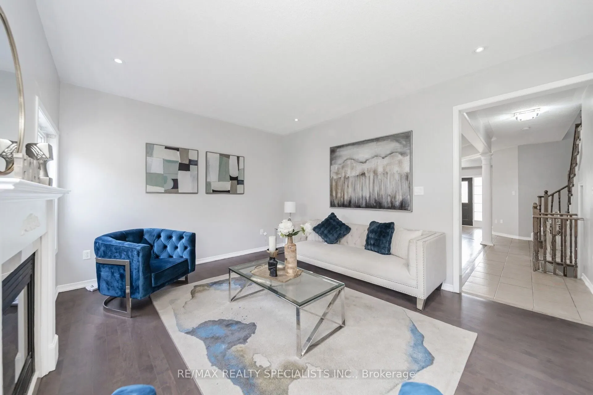 91 Laprade Square