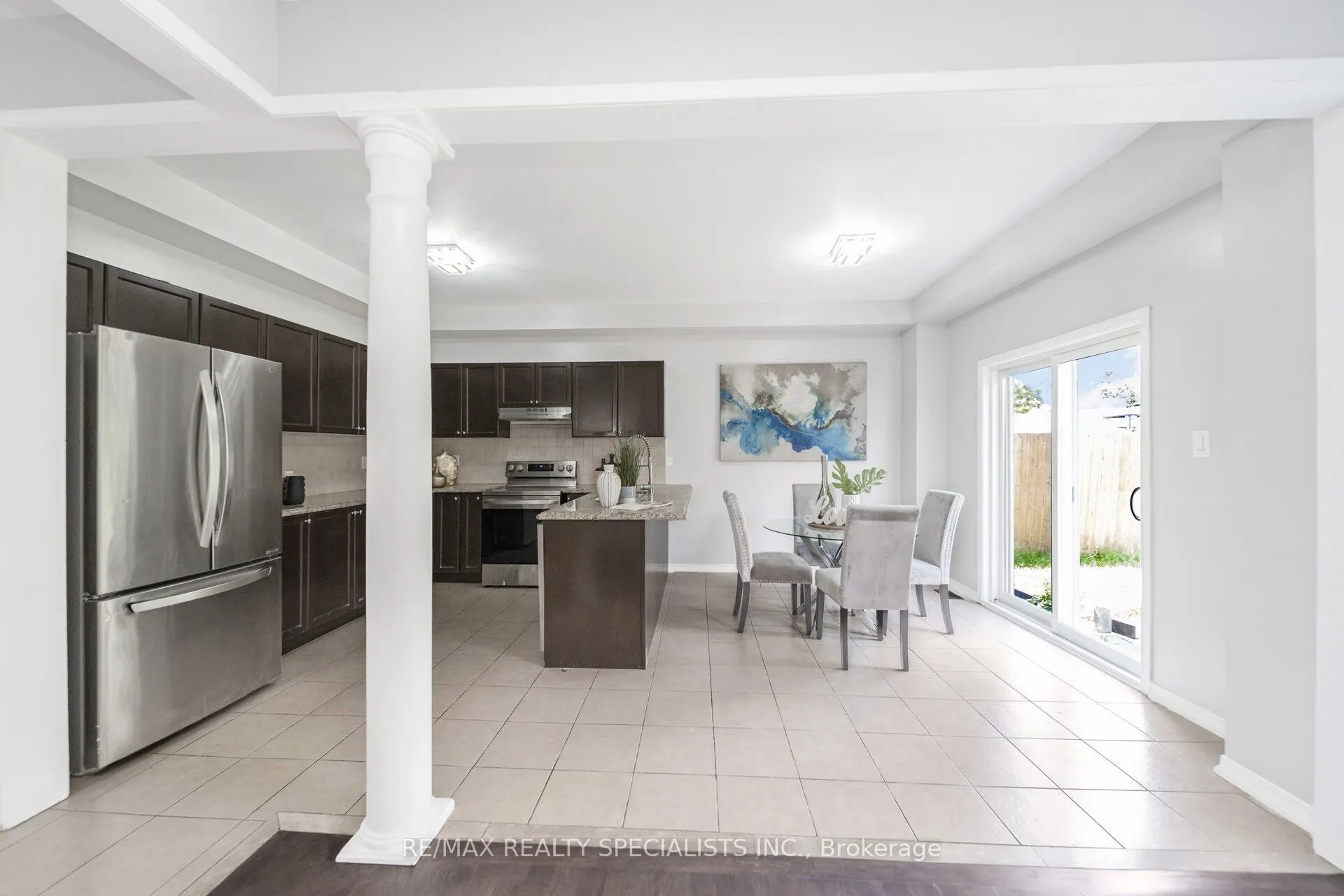 91 Laprade Square