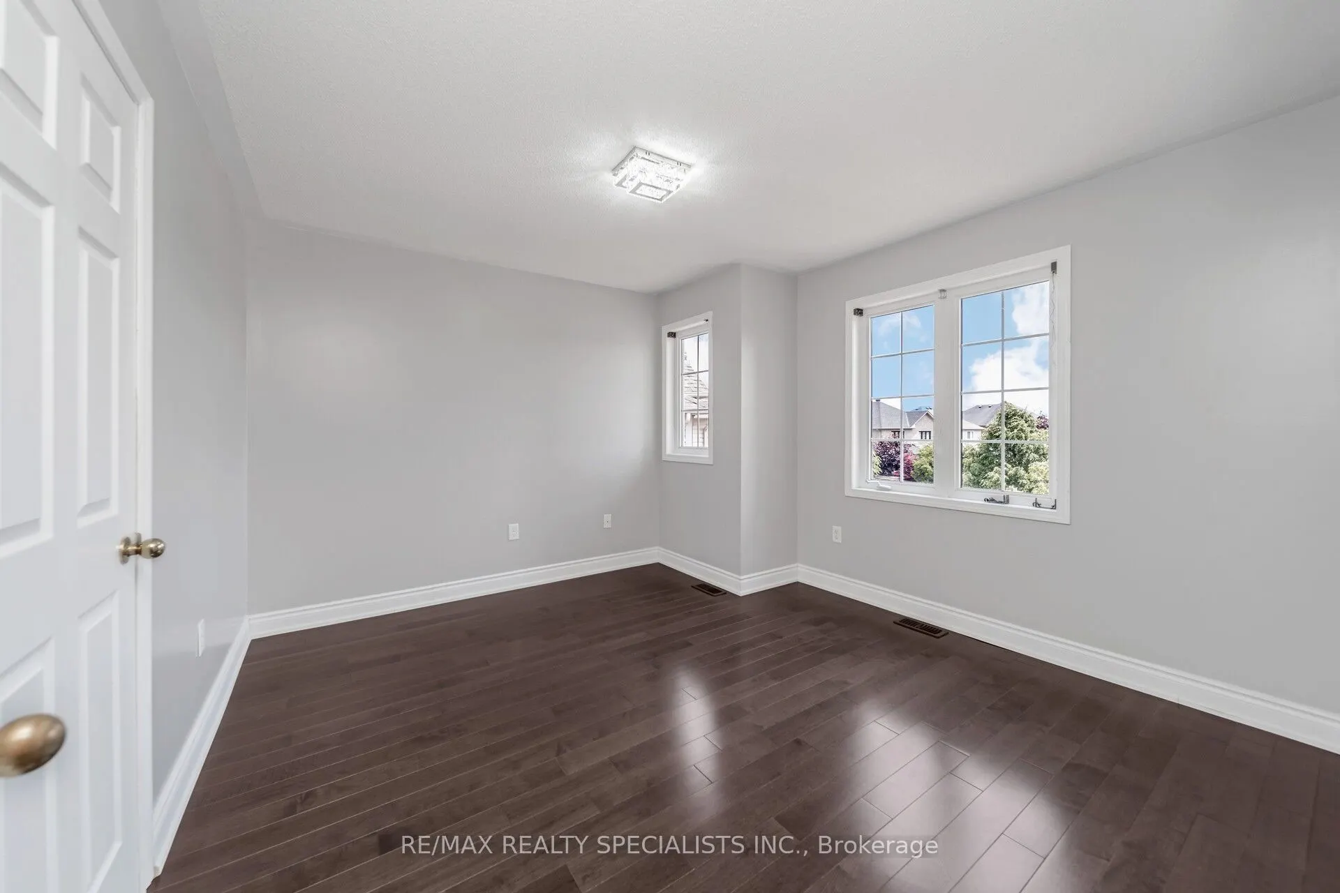 91 Laprade Square