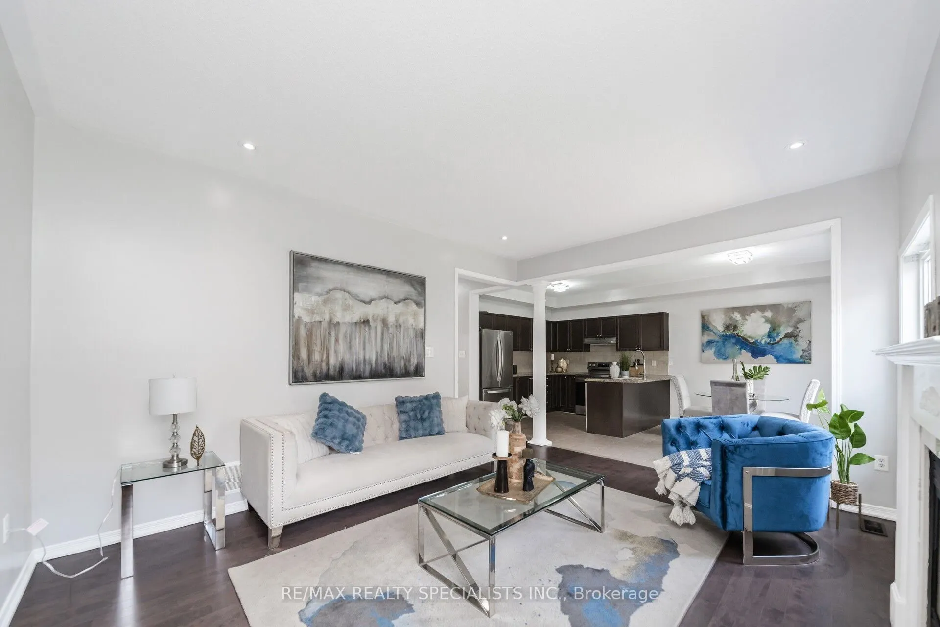 91 Laprade Square
