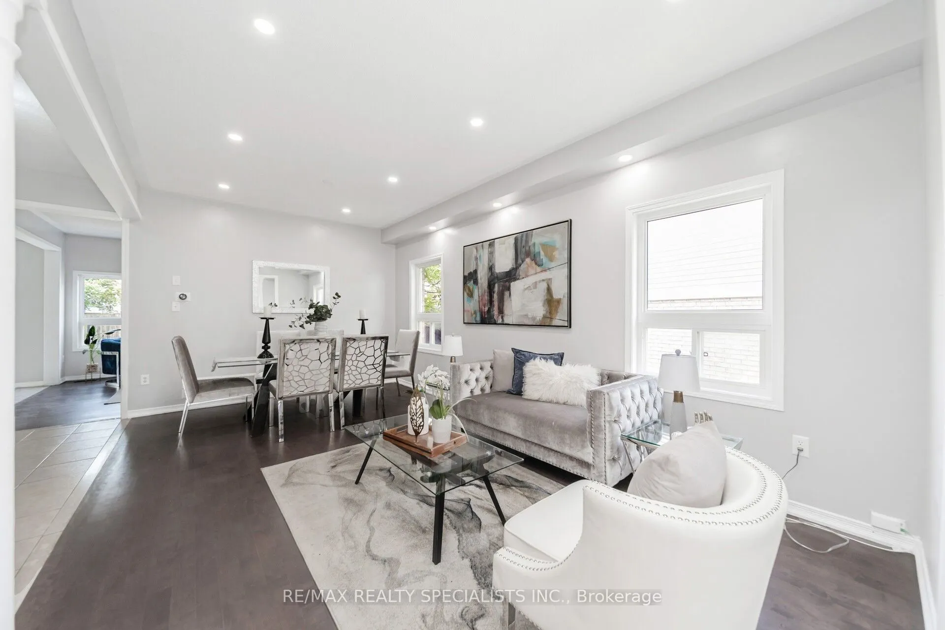 91 Laprade Square