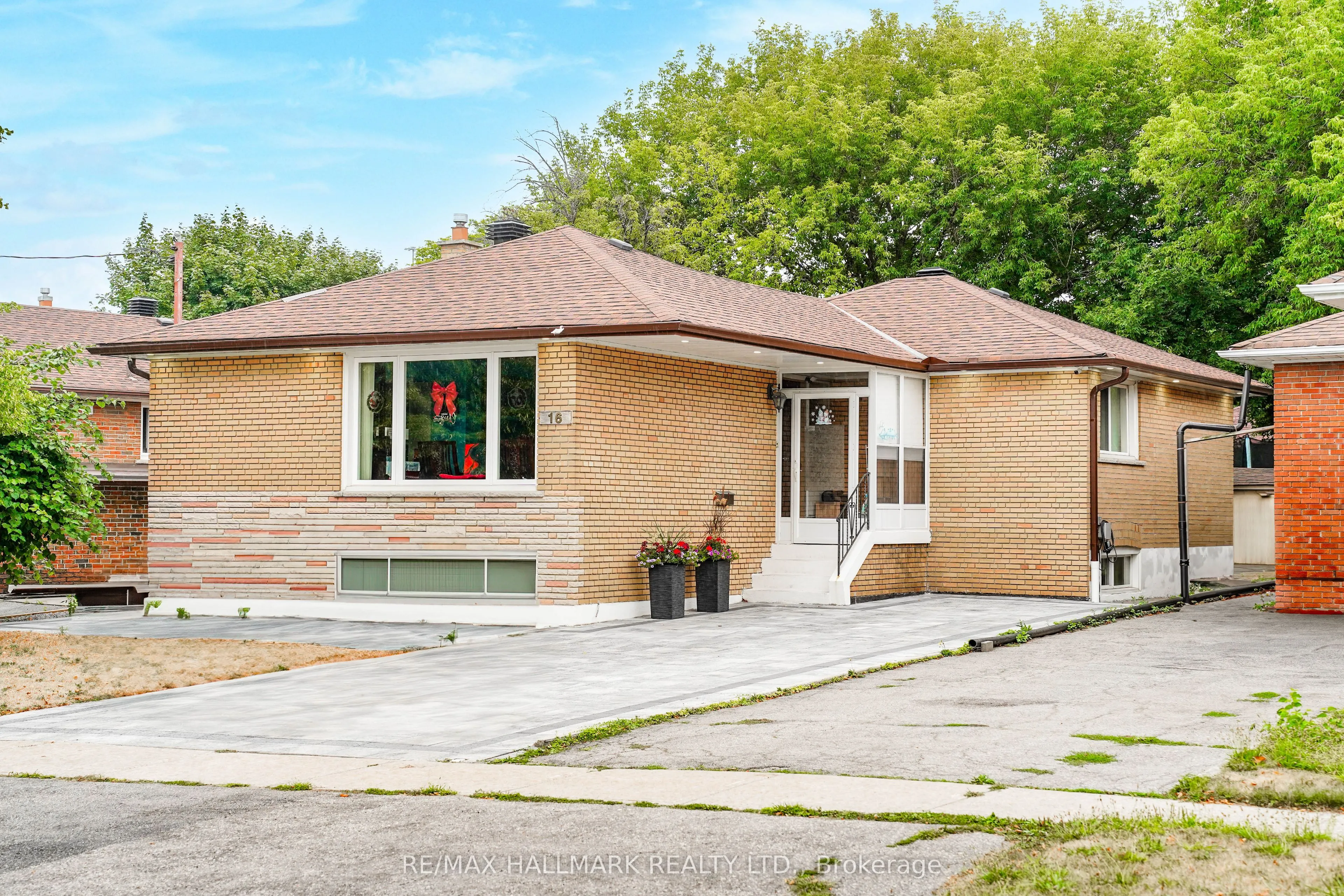 16 Araman Drive