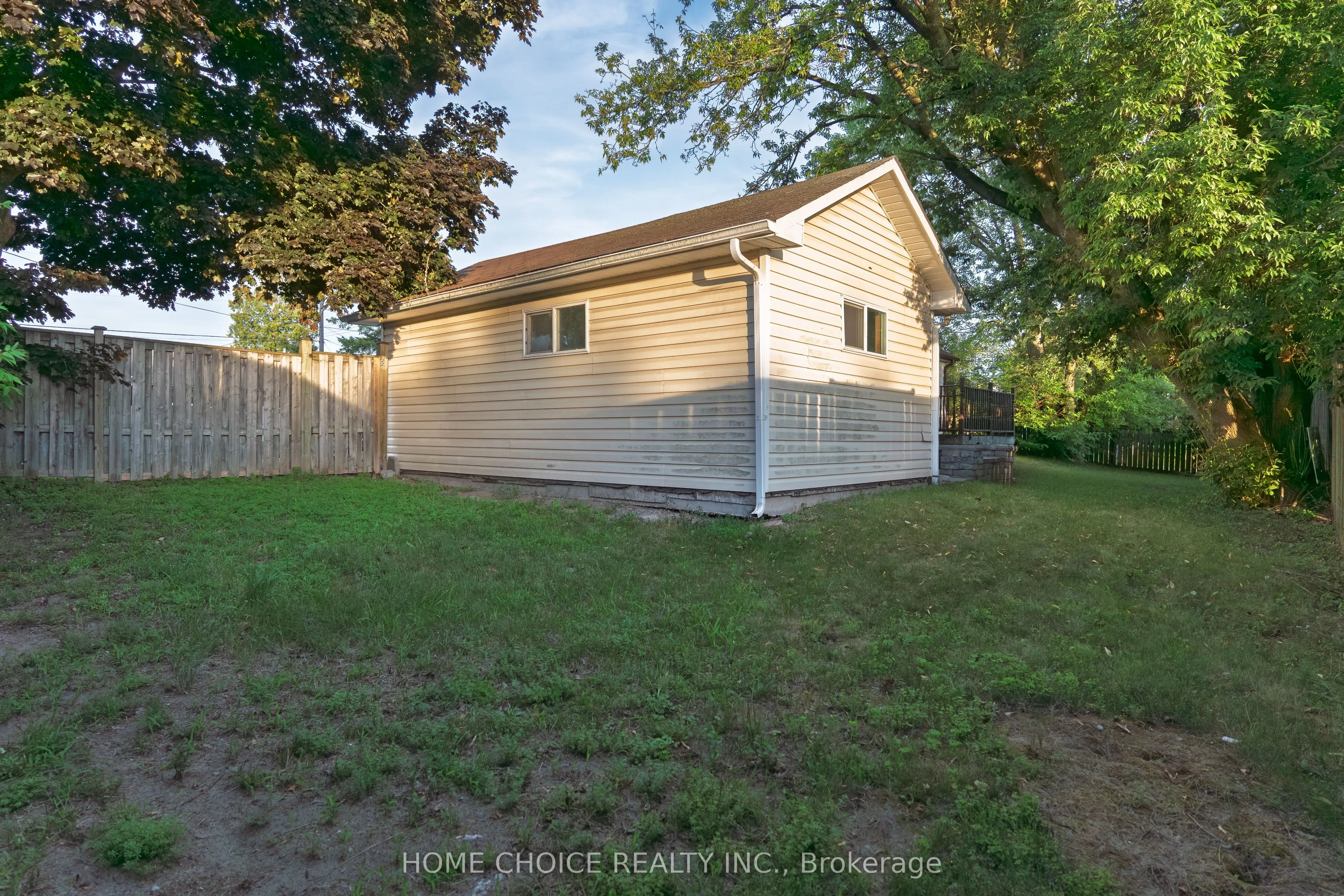 272 Taunton Road W