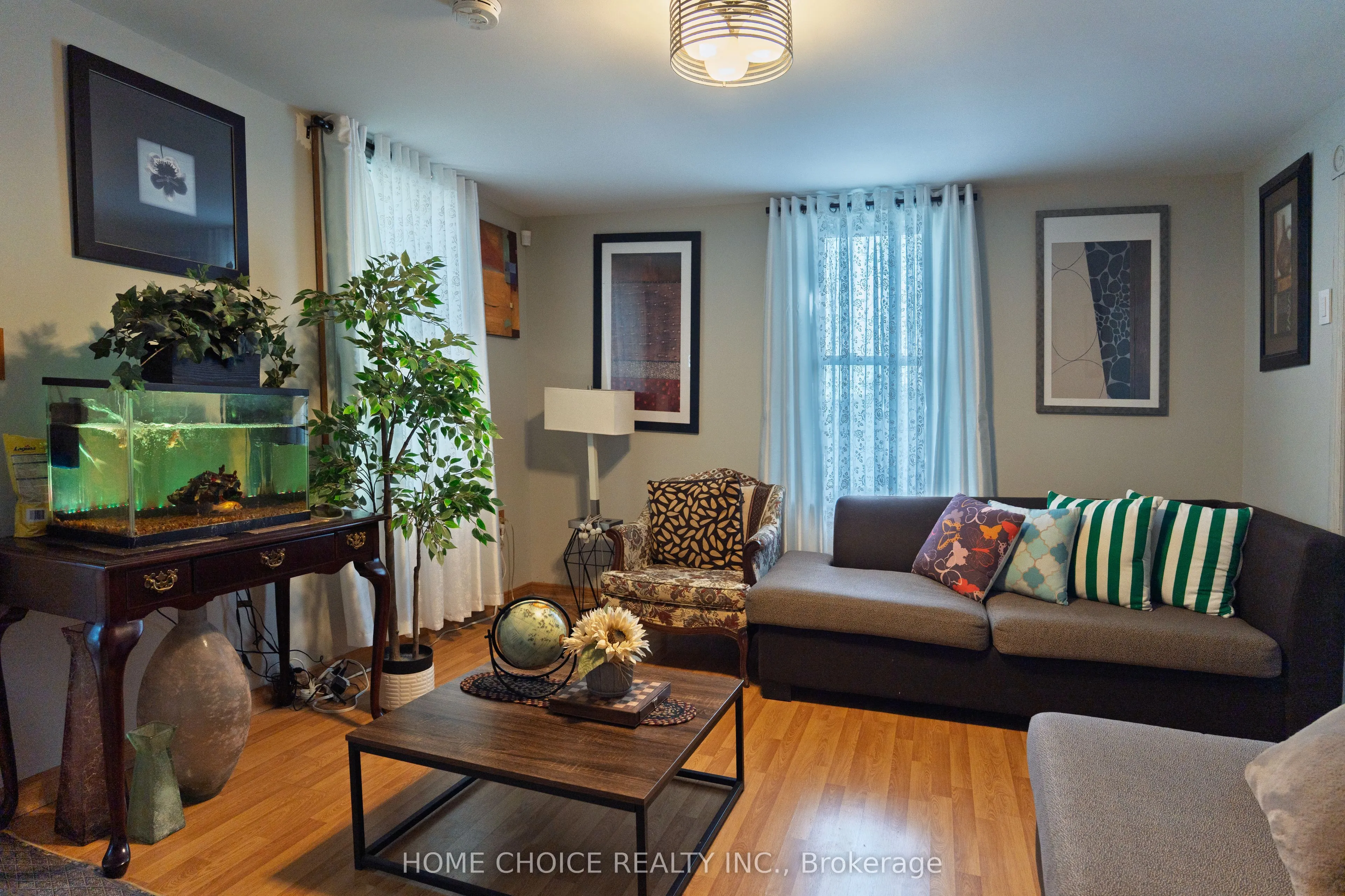 272 Taunton Road W