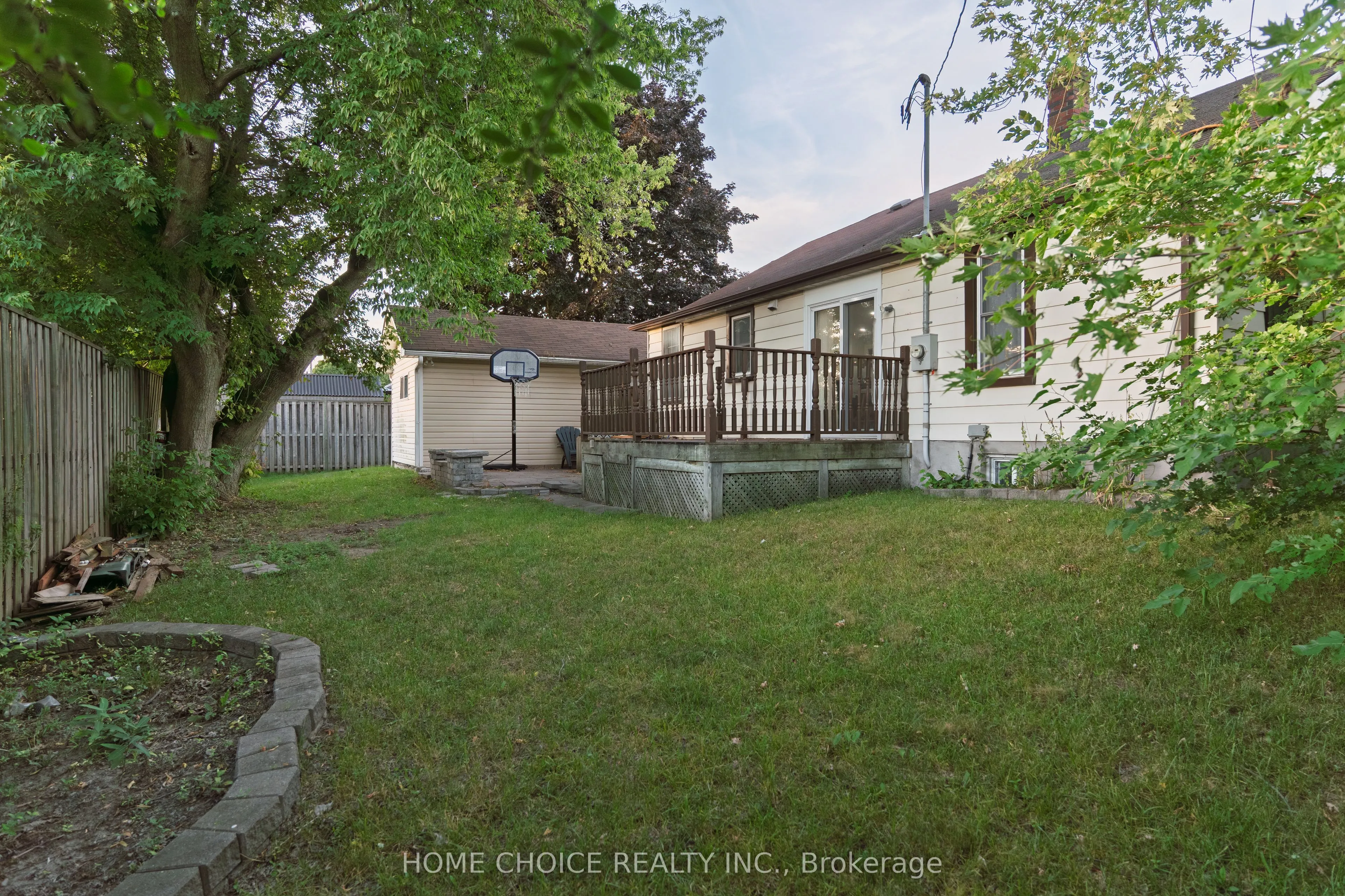 272 Taunton Road W