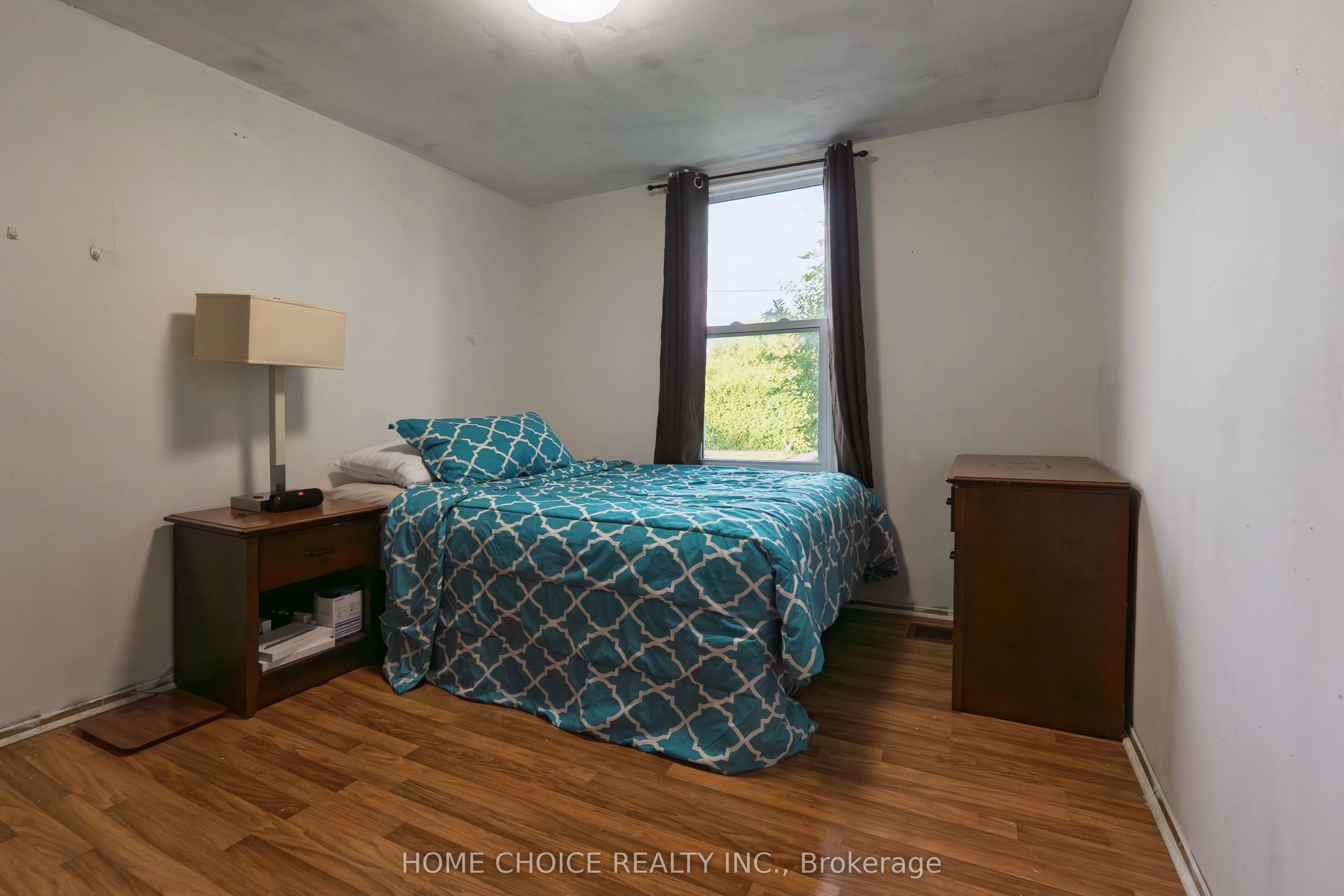 272 Taunton Road W