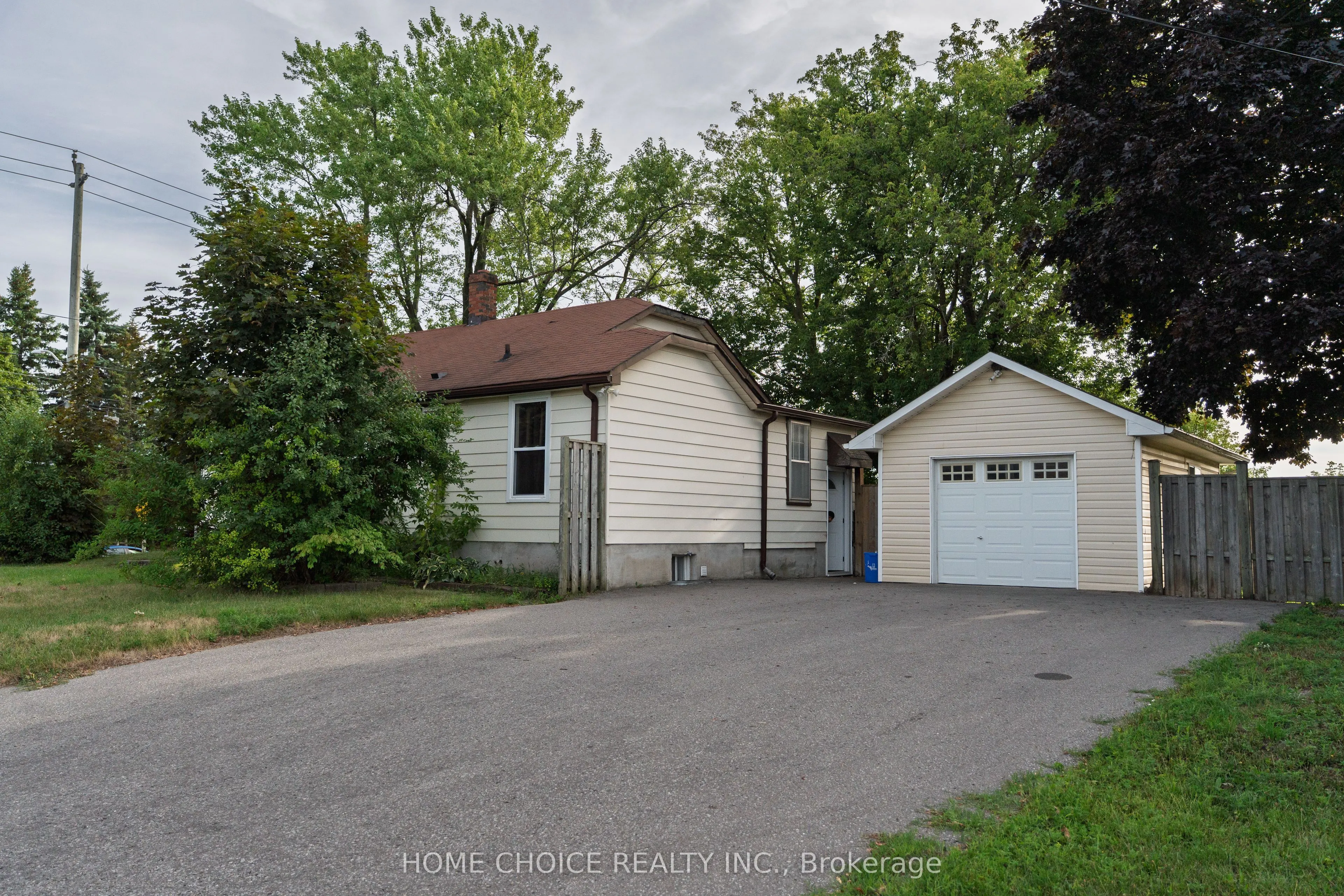 272 Taunton Road W