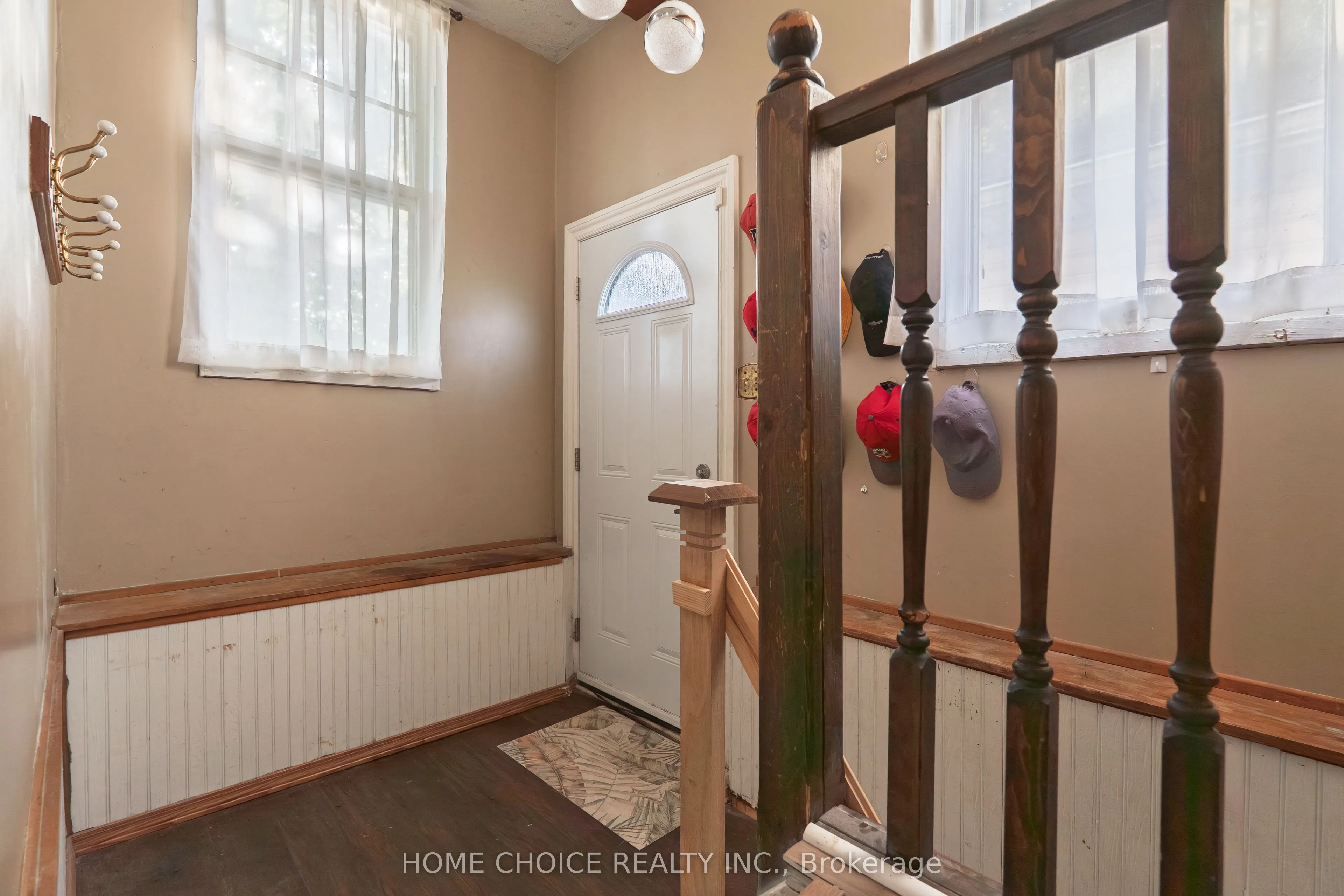 272 Taunton Road W
