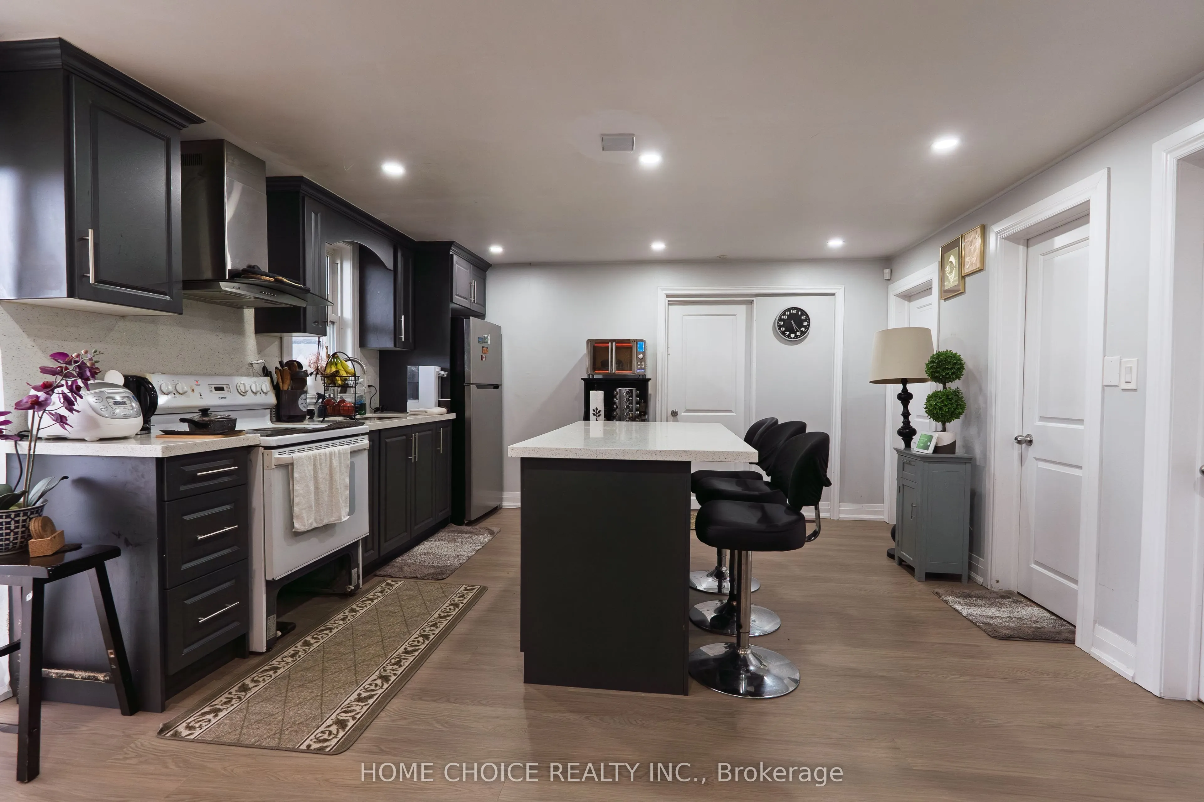 272 Taunton Road W
