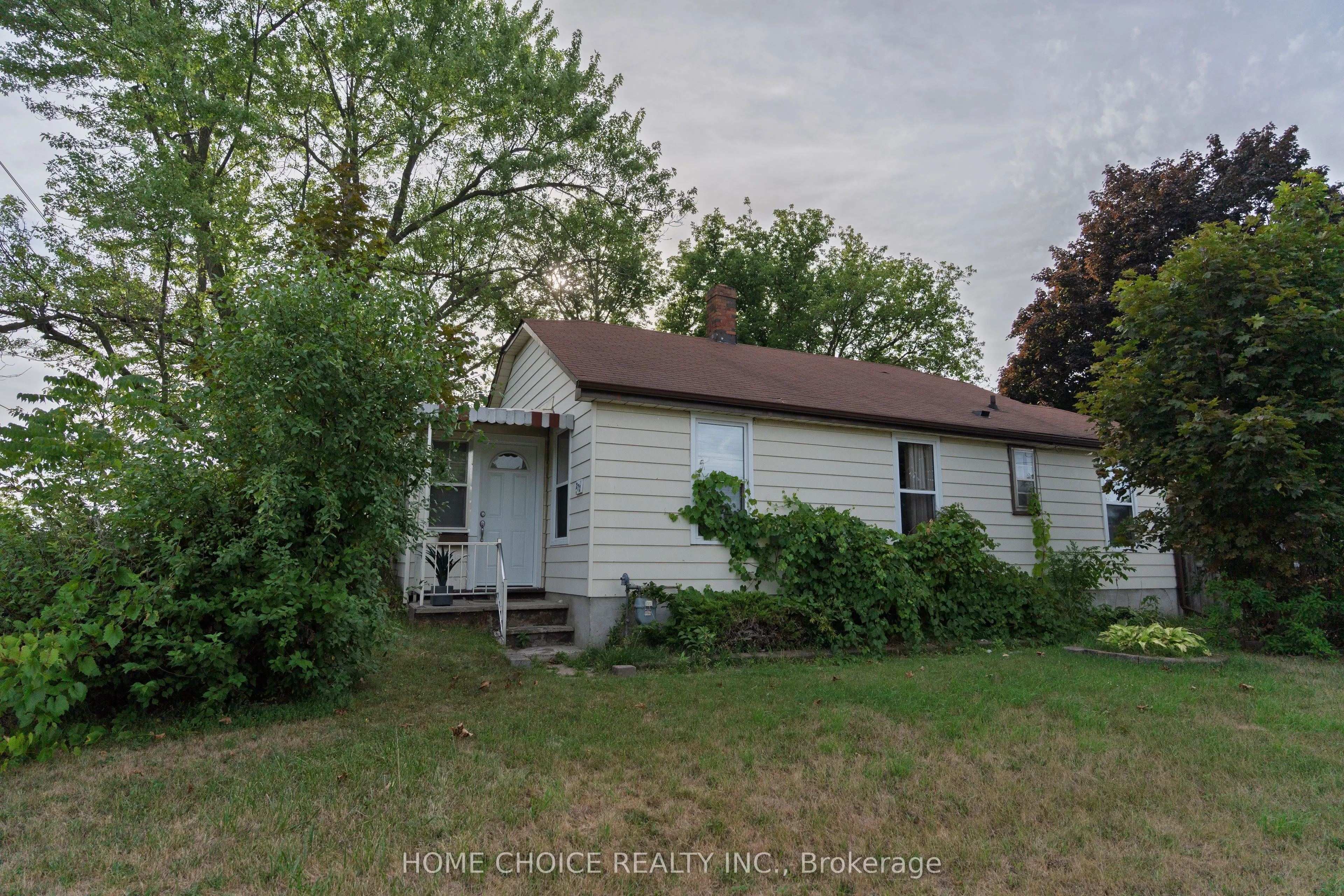272 Taunton Road W