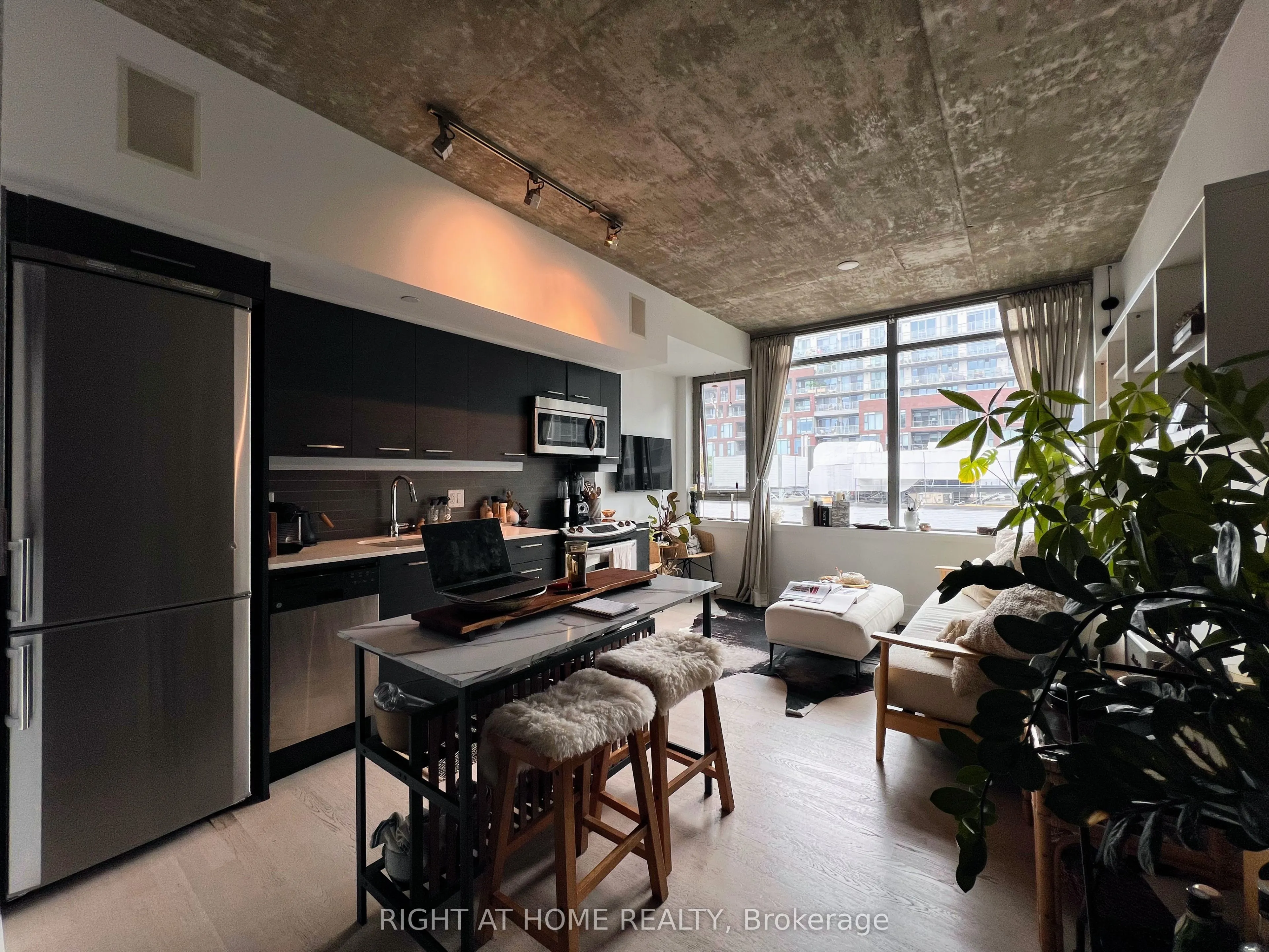 630 Queen Street E, #401