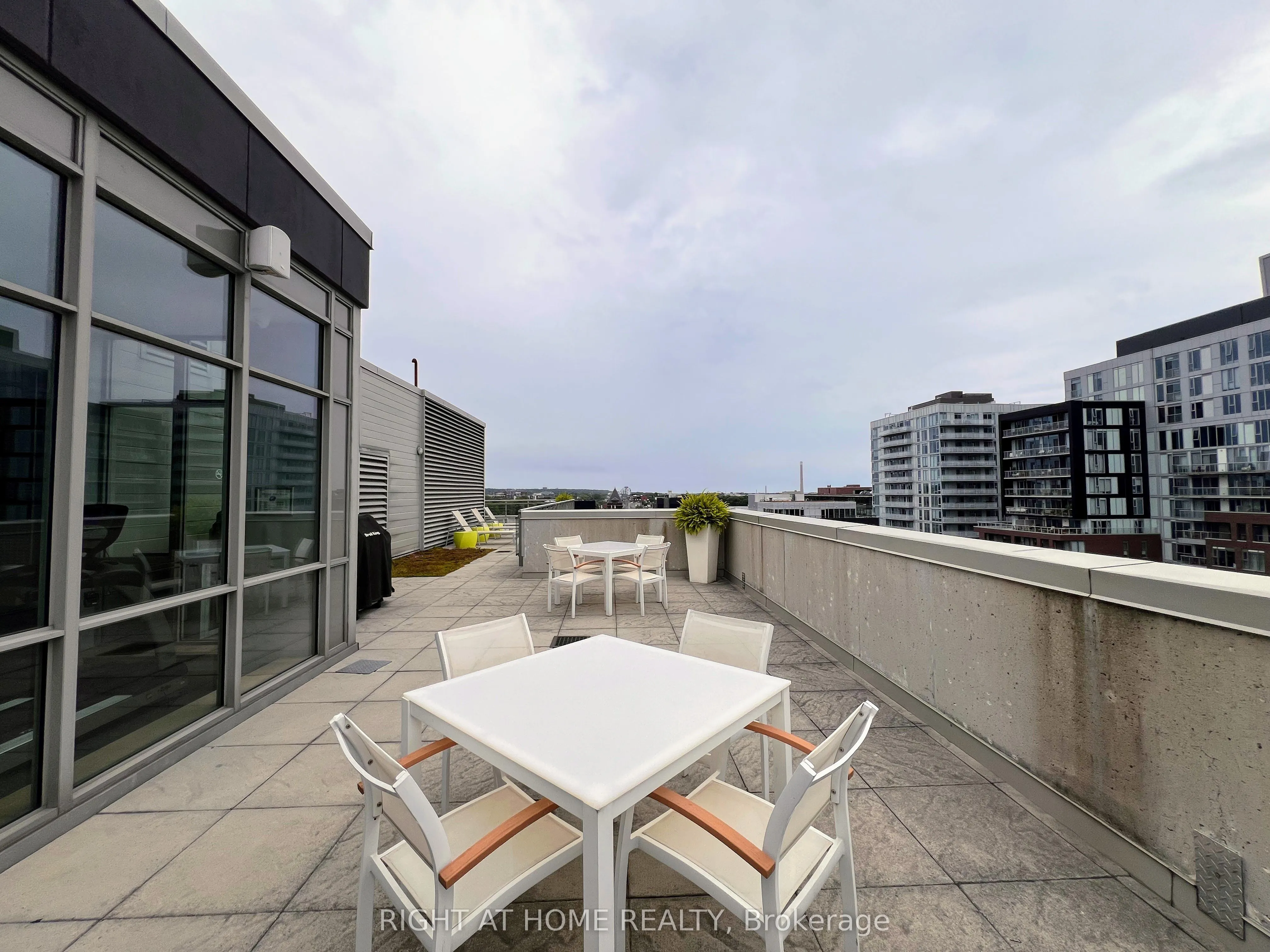 630 Queen Street E, #401