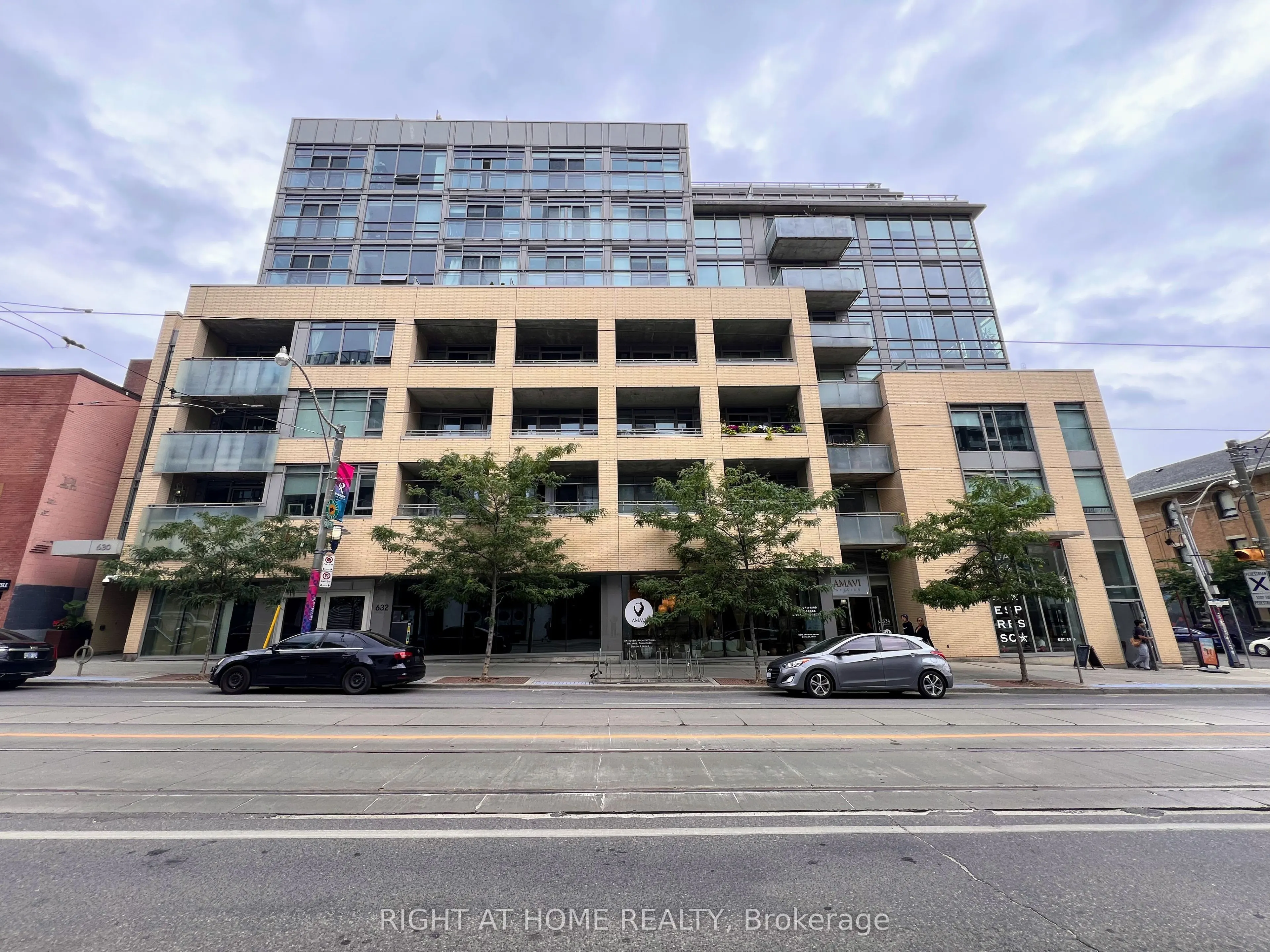 630 Queen Street E, #401