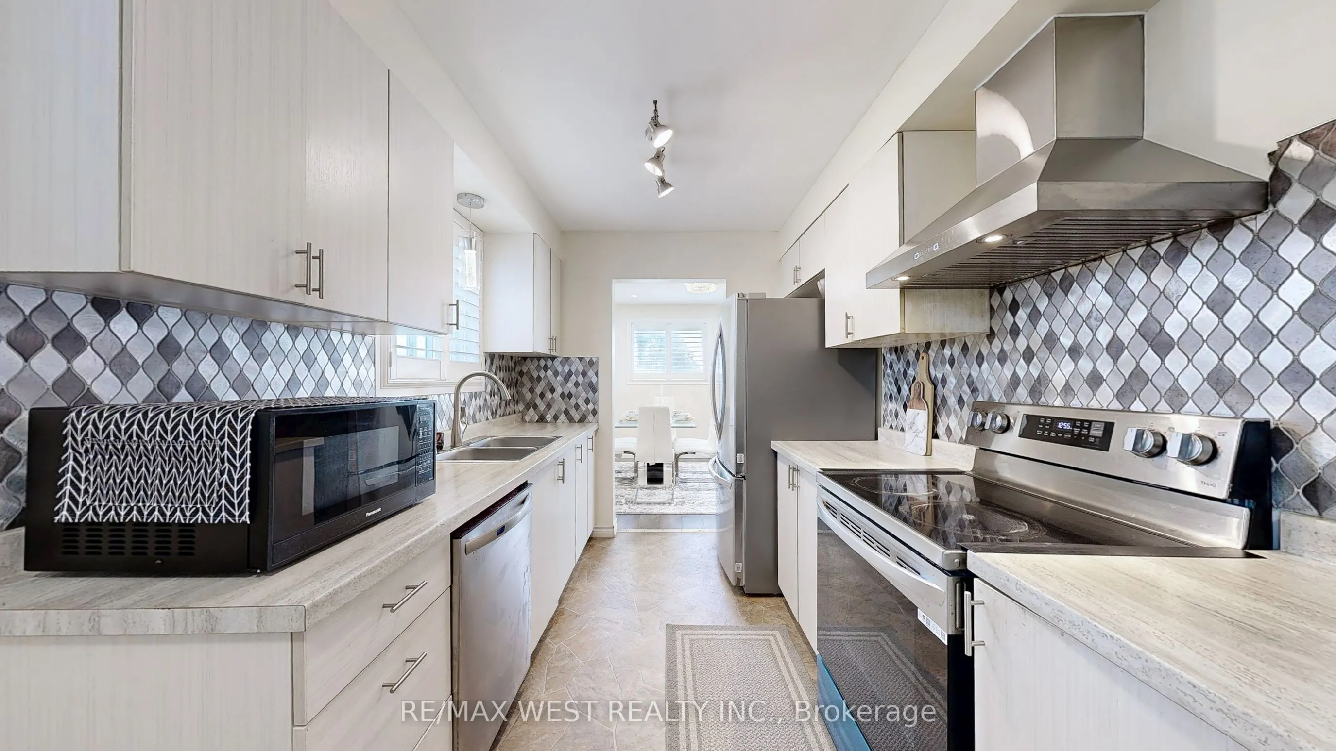 325 Killarney Court