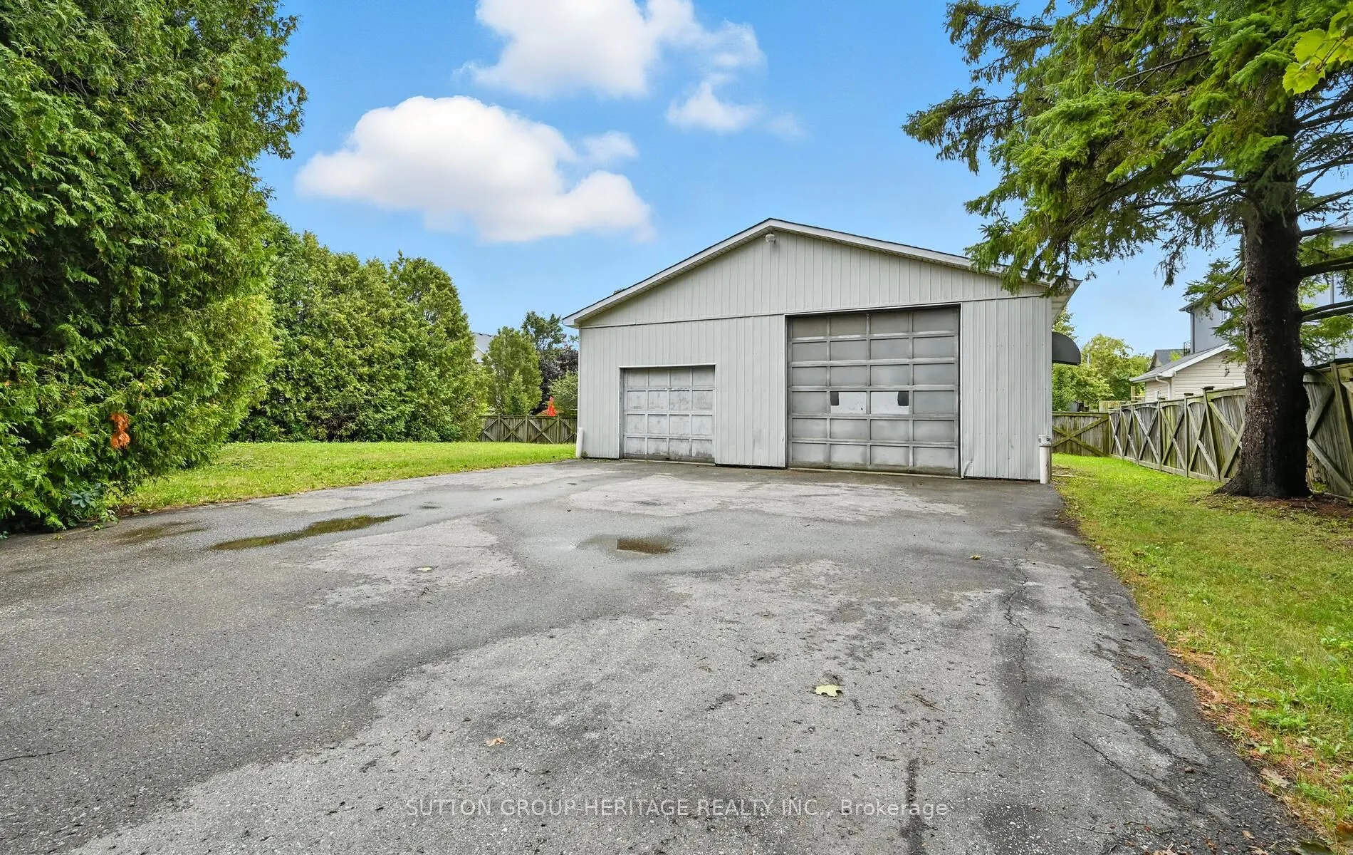 405 Columbus Road W