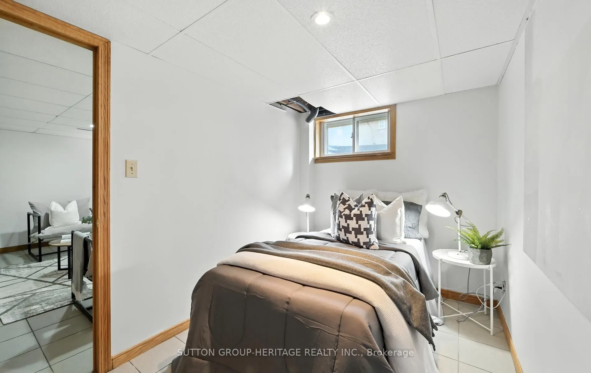 405 Columbus Road W
