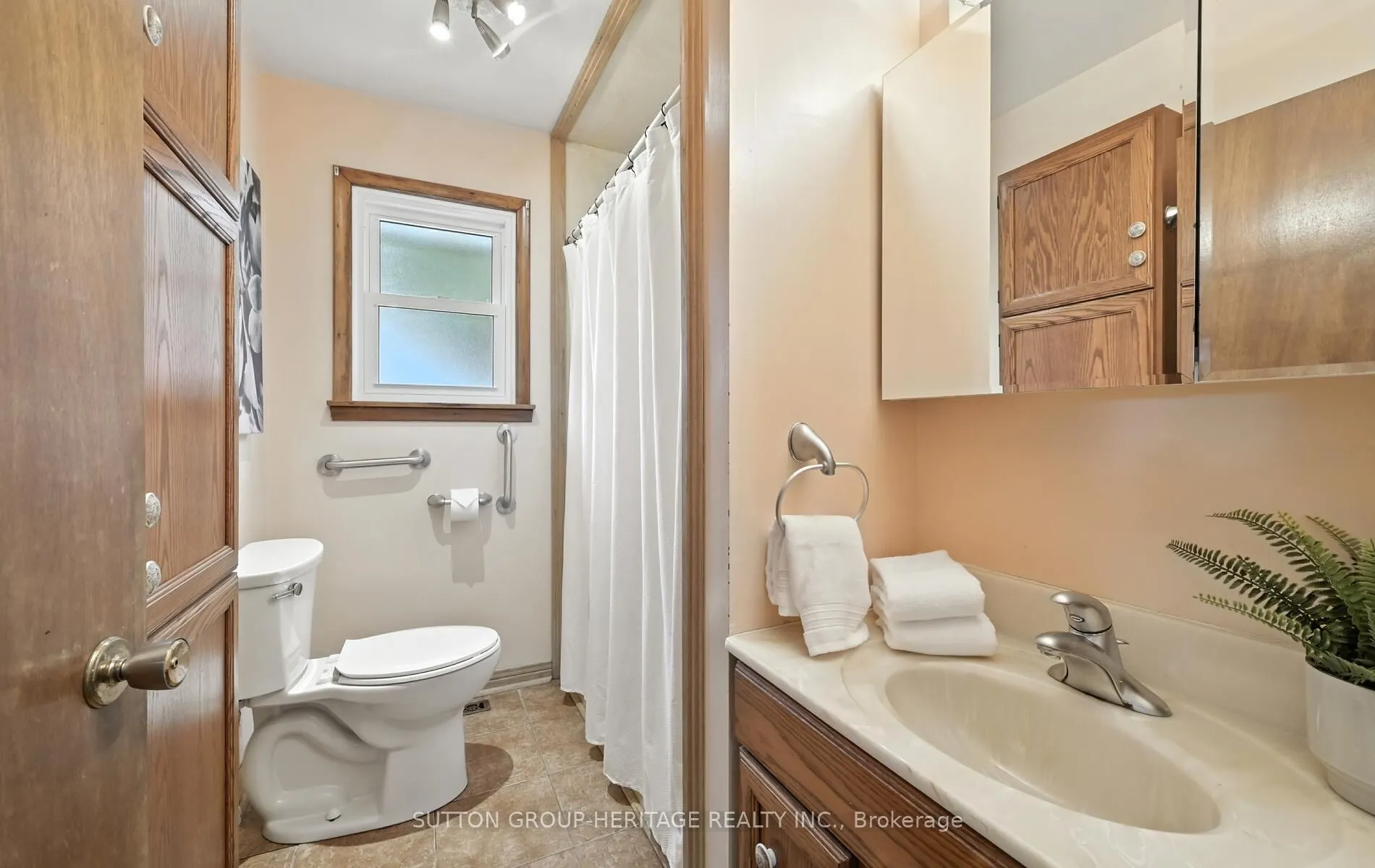 405 Columbus Road W