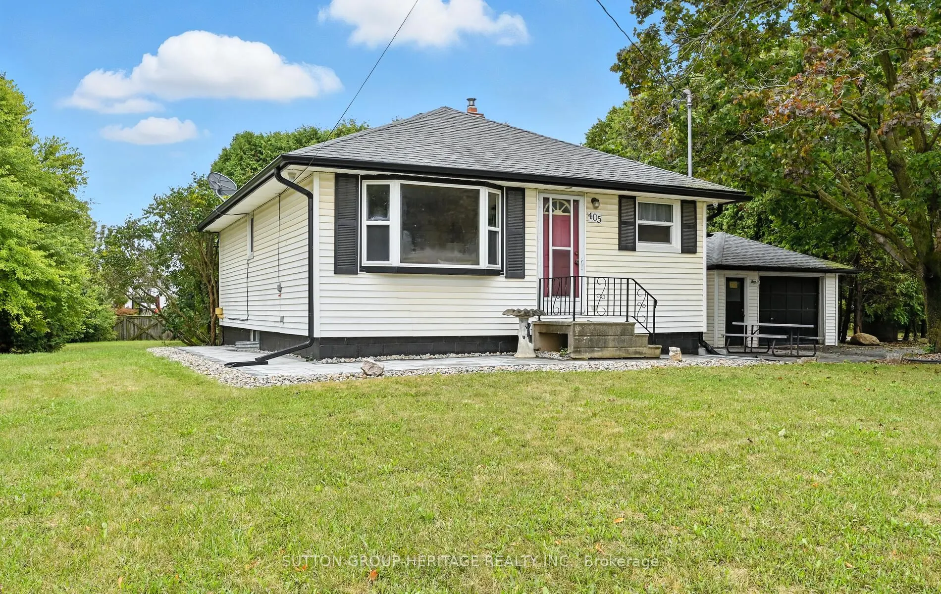 405 Columbus Road W