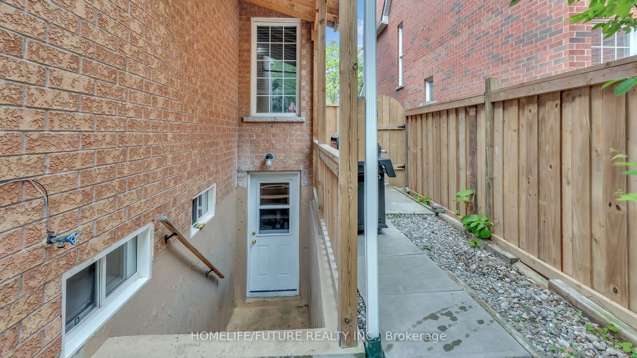 25 Gateway Court