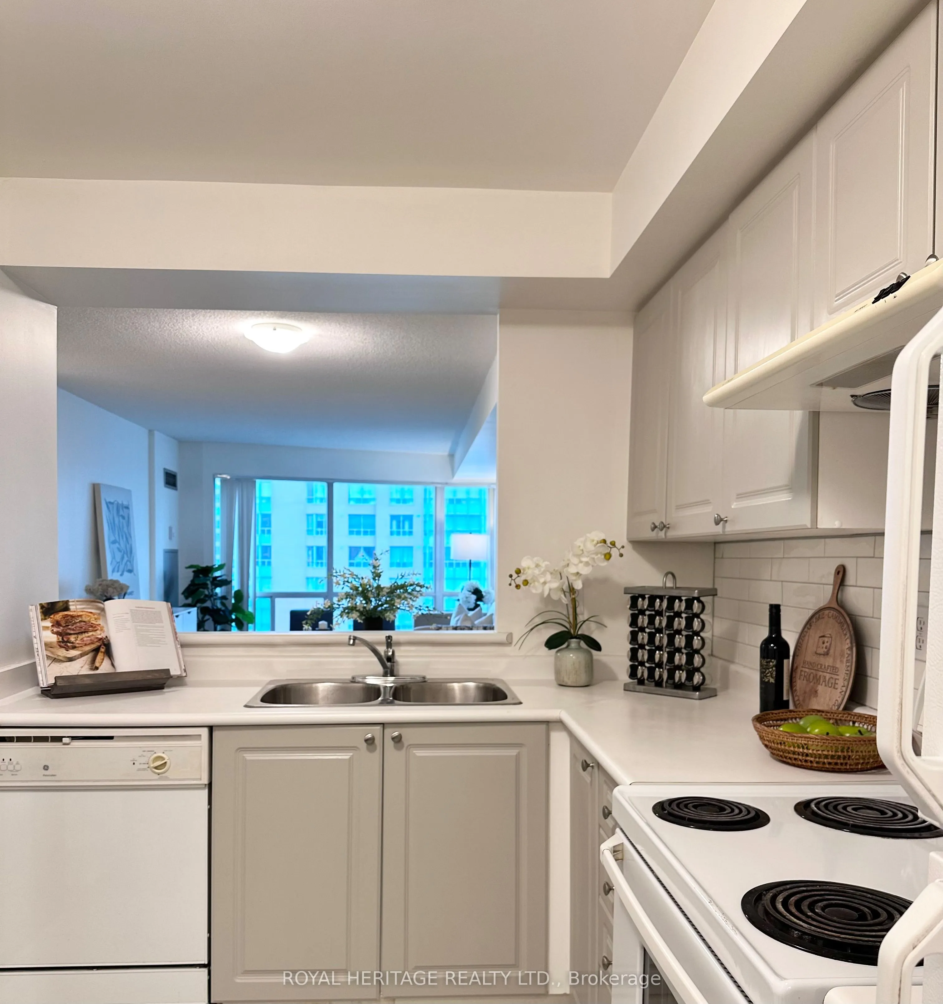 18 Lee Centre Drive, #2110