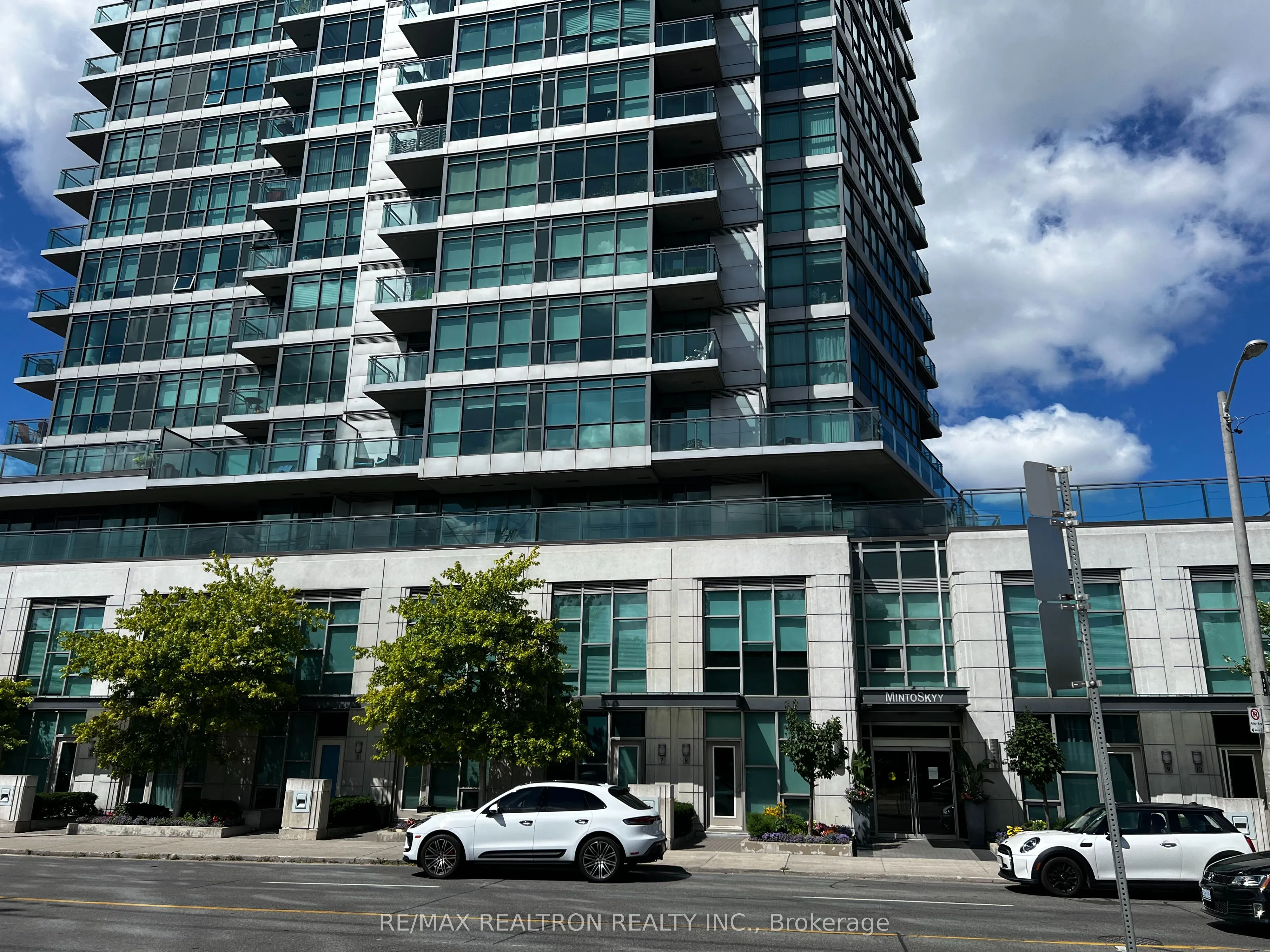 1048 Broadview Avenue, #2002