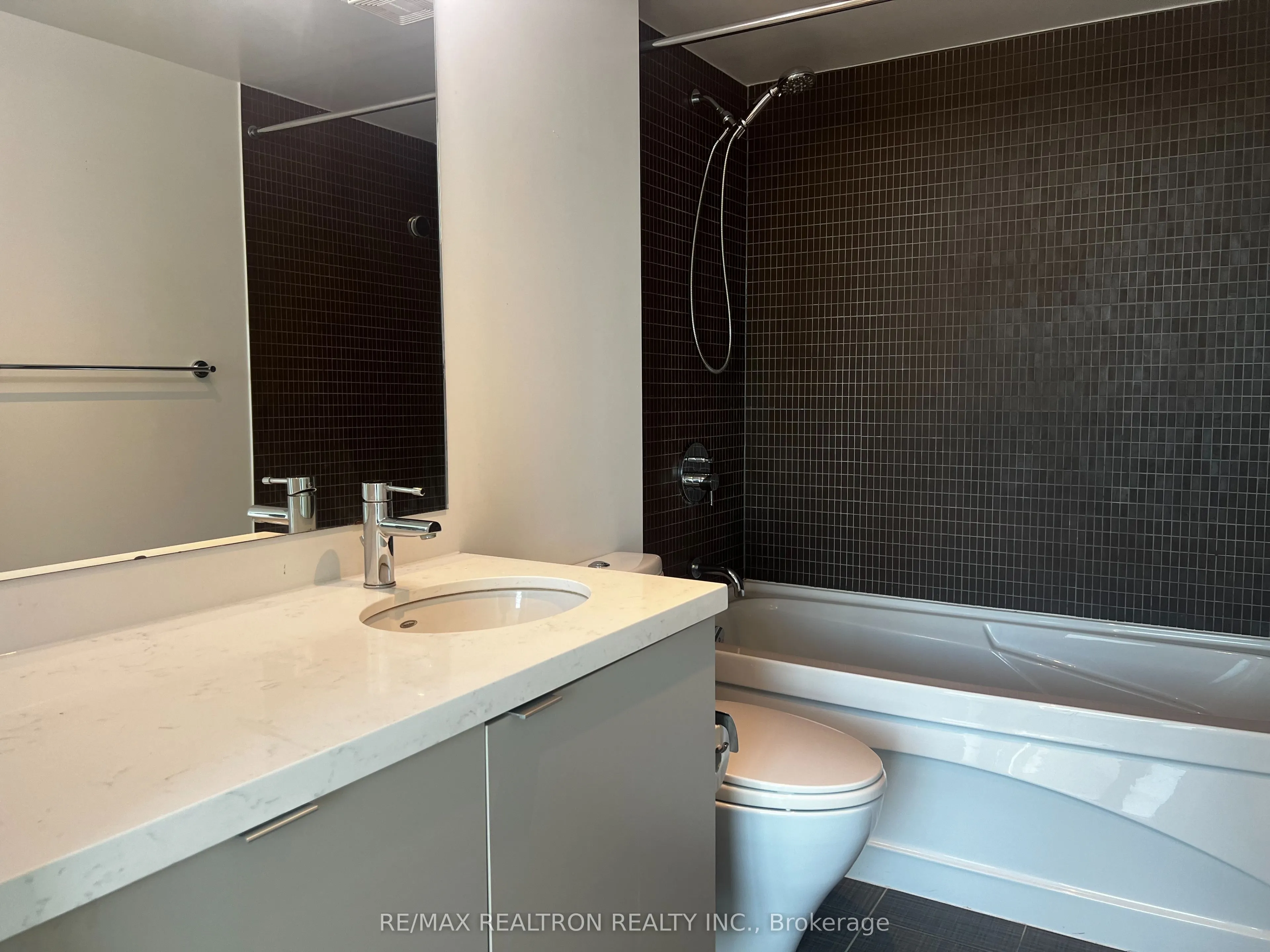1048 Broadview Avenue, #2002
