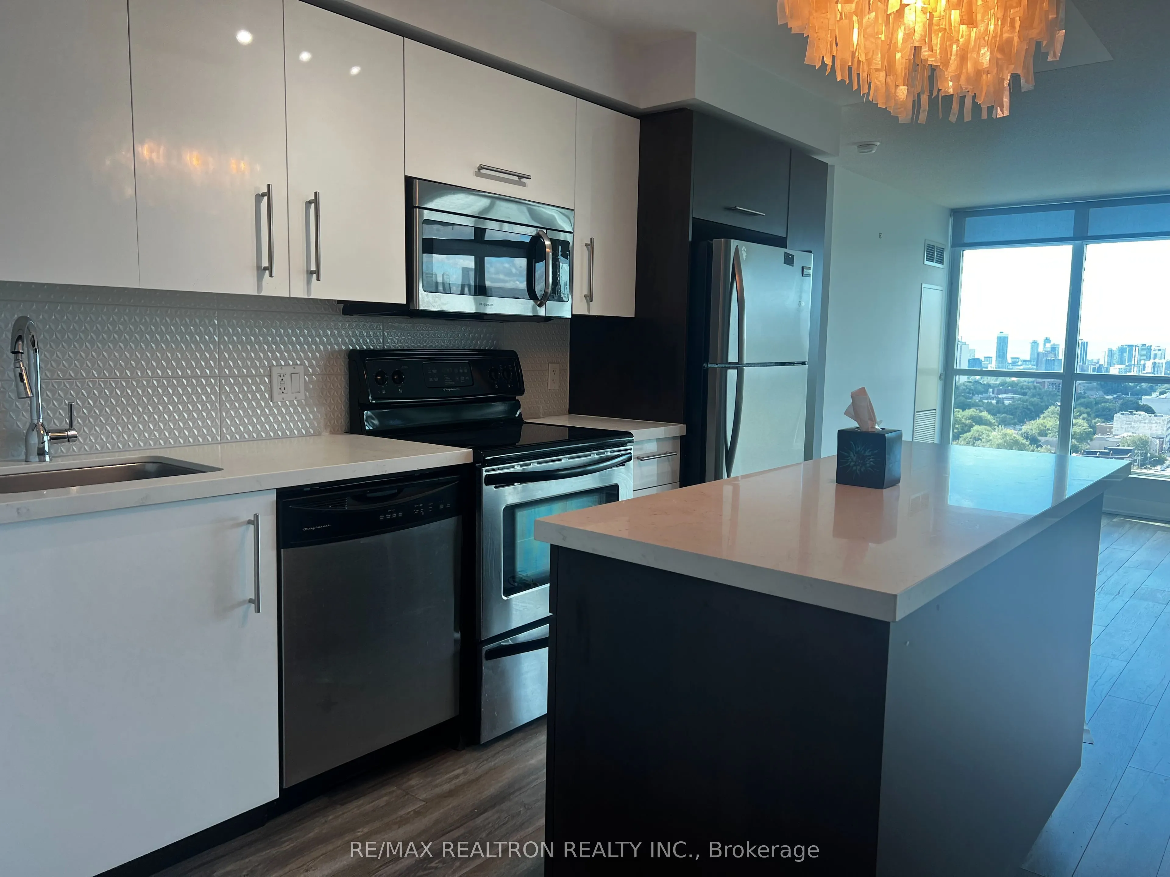 1048 Broadview Avenue, #2002