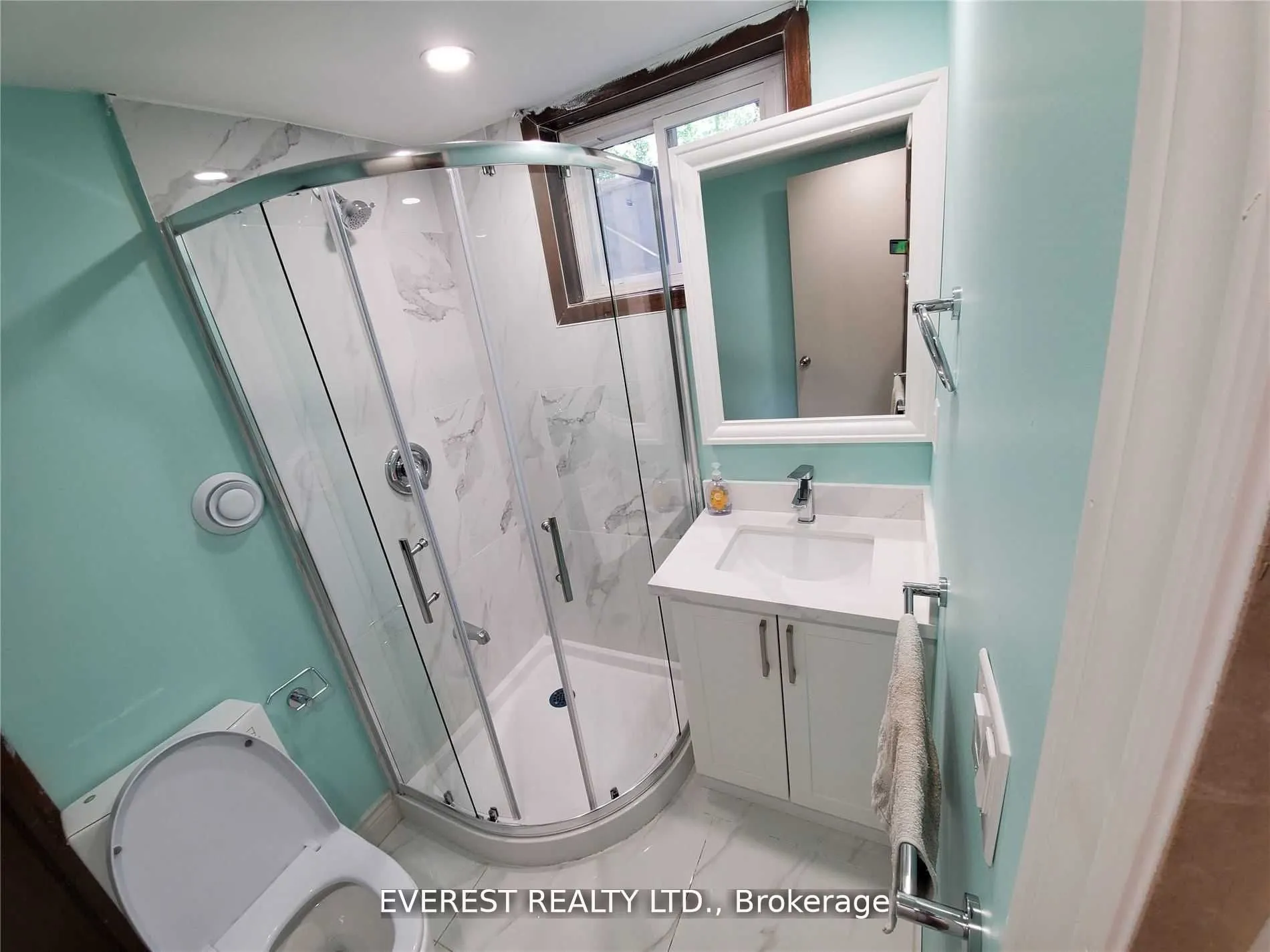 1549 Simcoe Street N