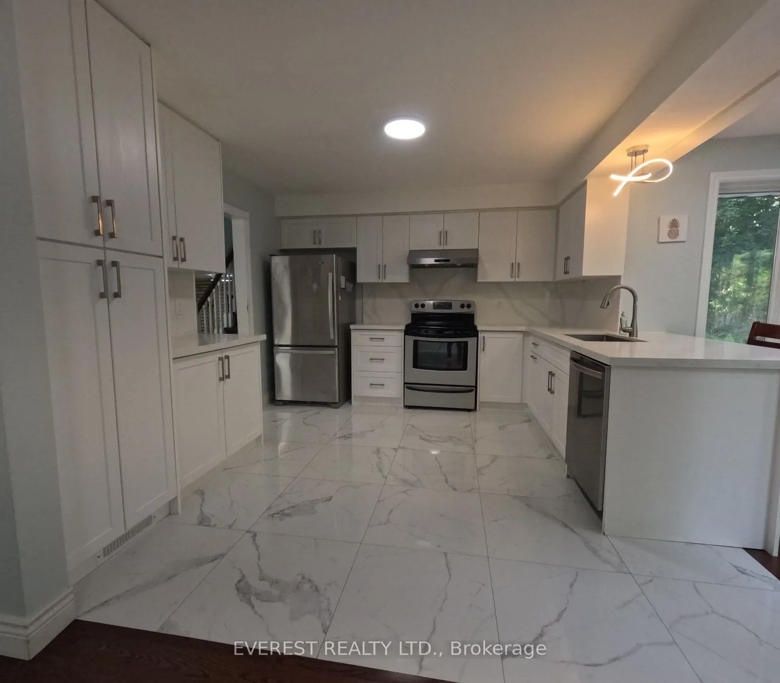 1549 Simcoe Street N