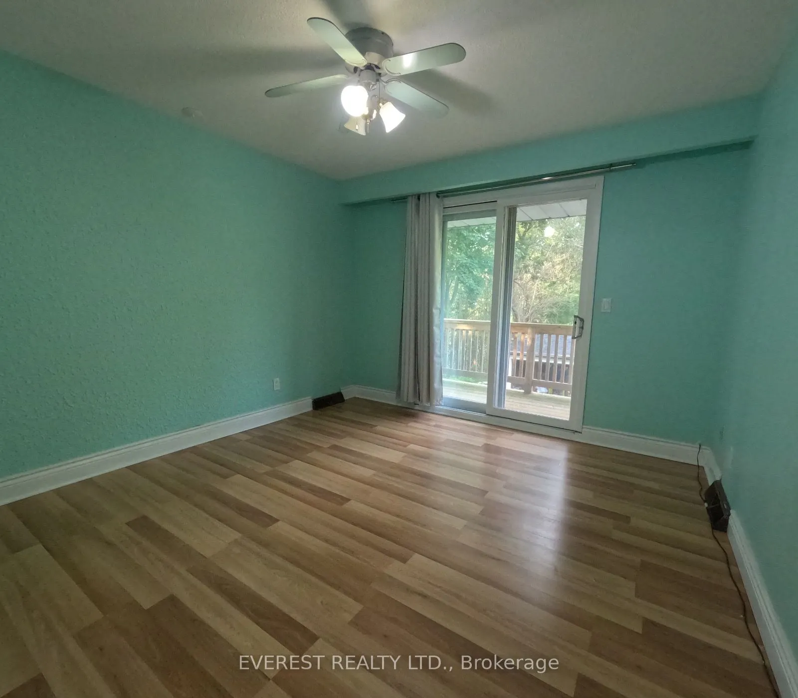 1549 Simcoe Street N