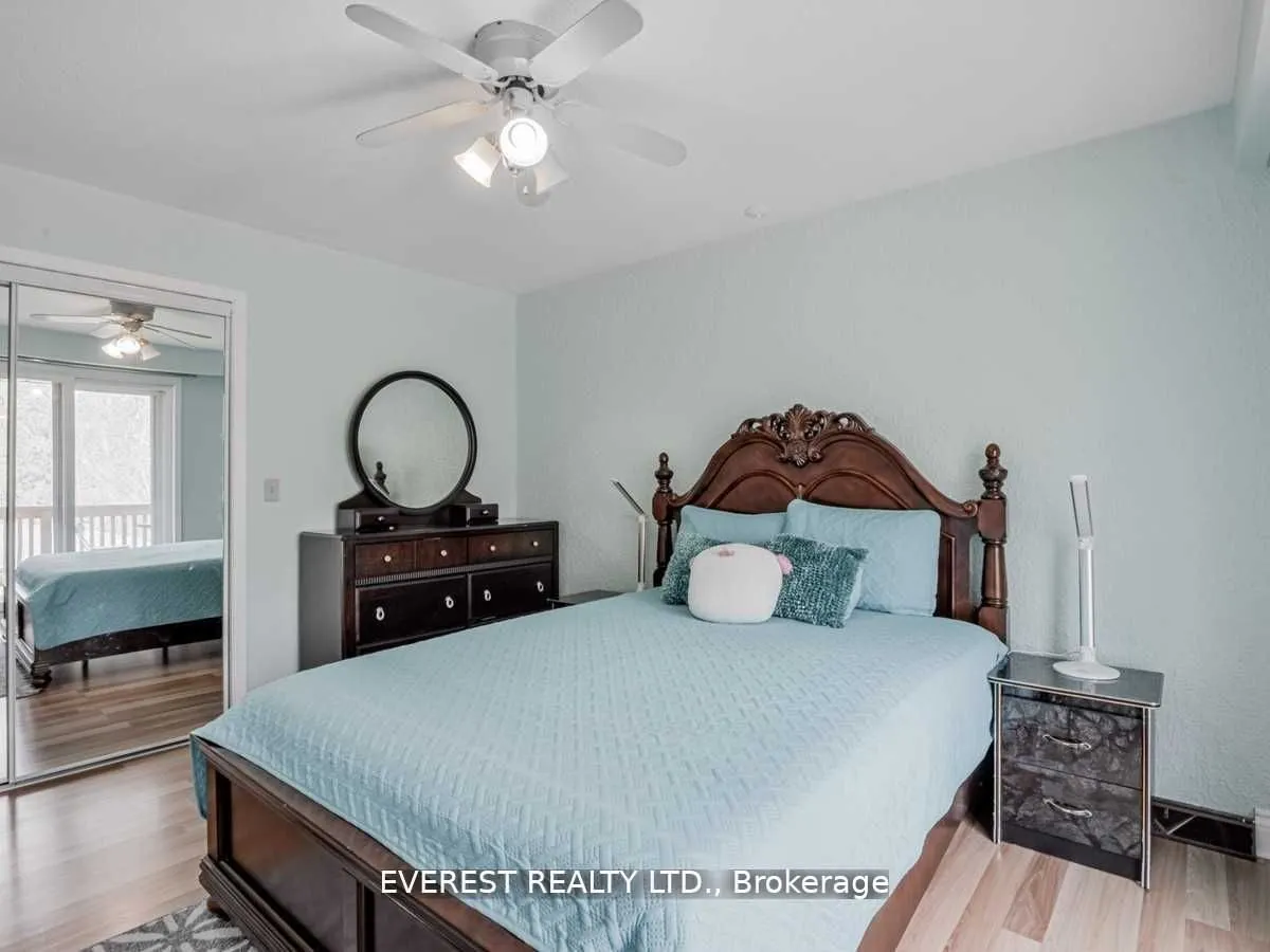 1549 Simcoe Street N