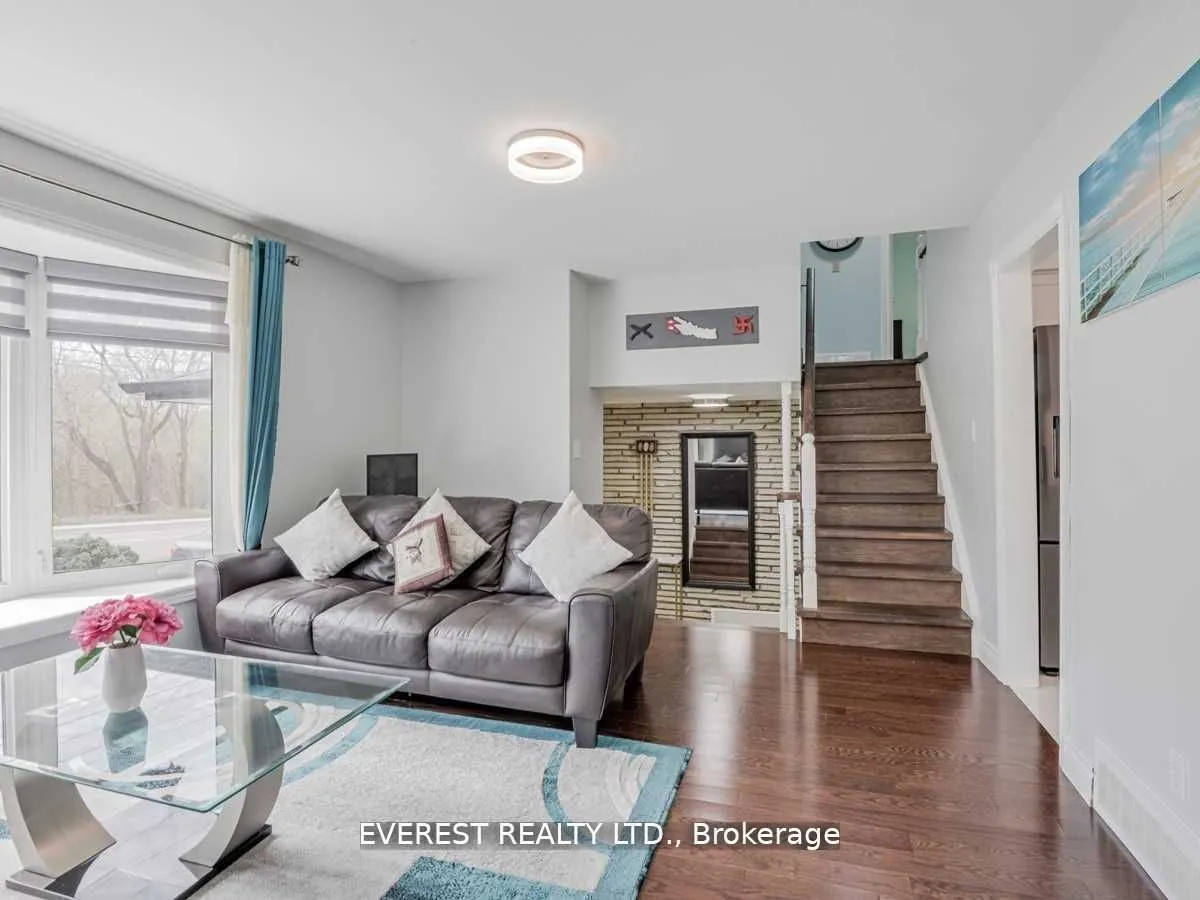 1549 Simcoe Street N