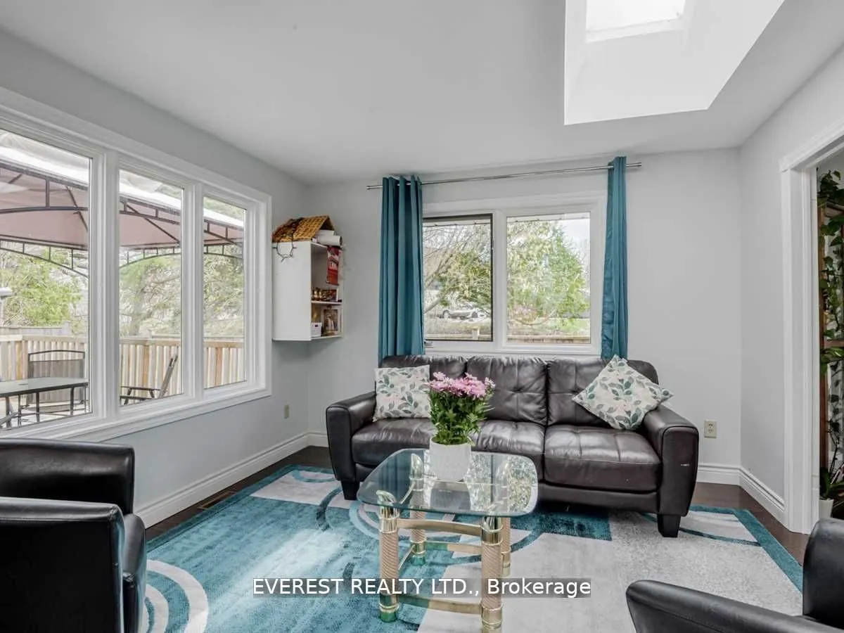 1549 Simcoe Street N
