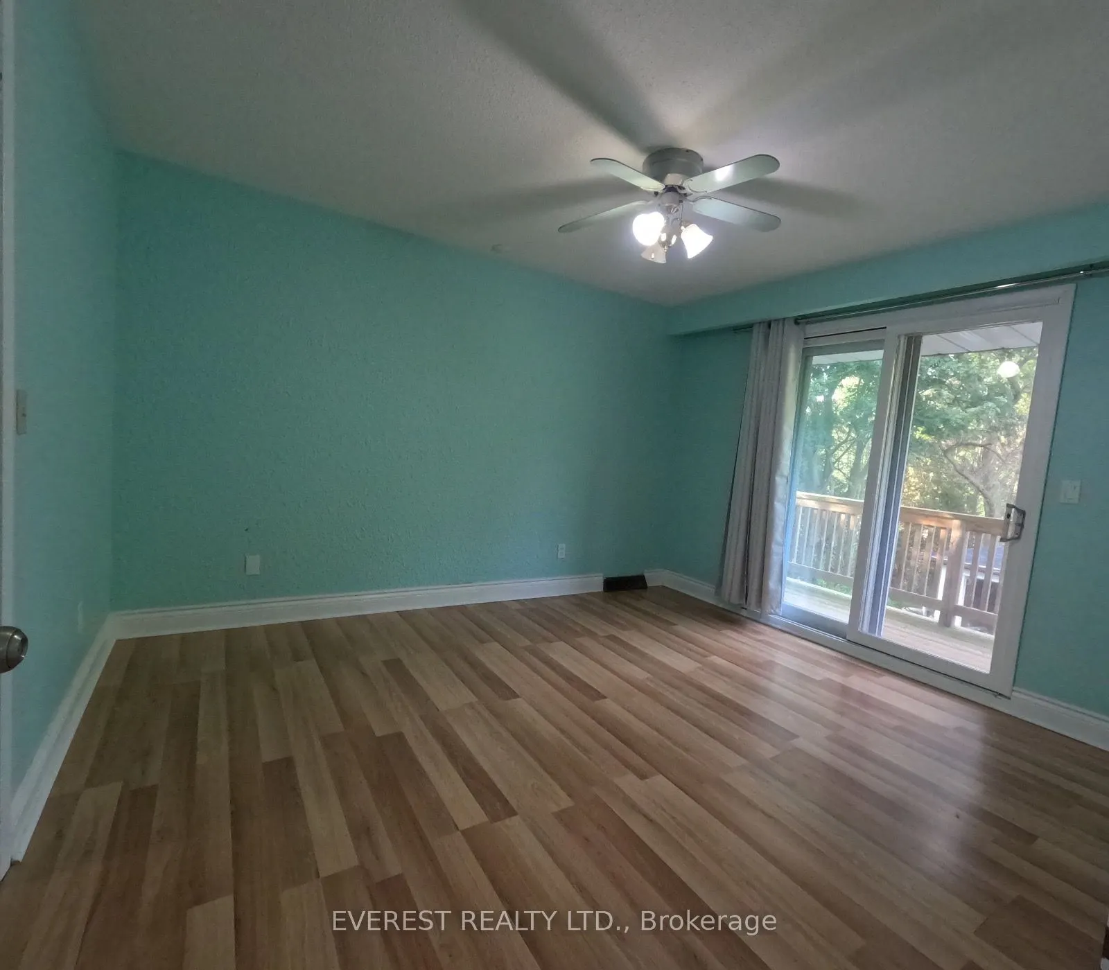 1549 Simcoe Street N