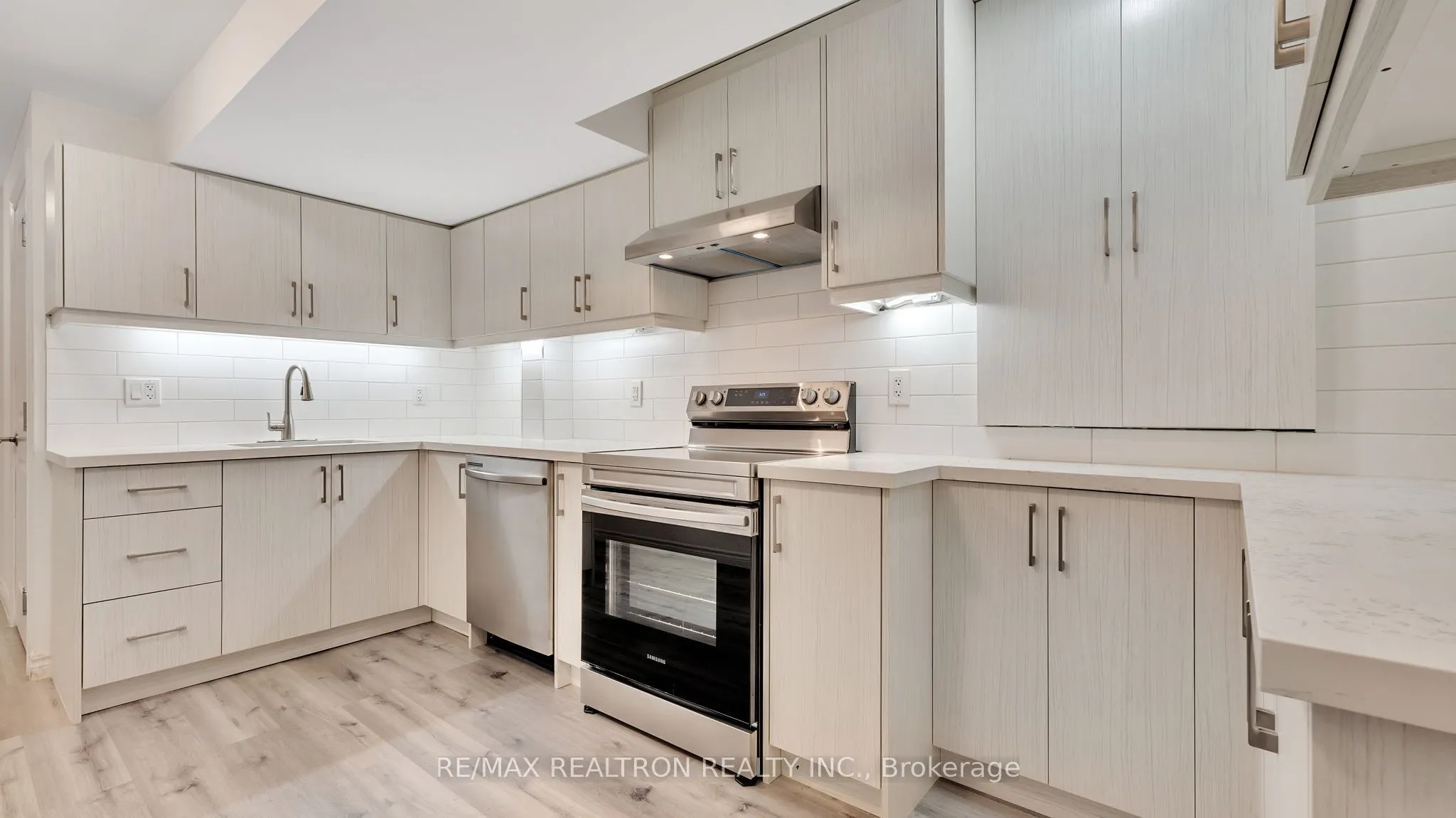 4 Oceanpearl Crescent, #Basement