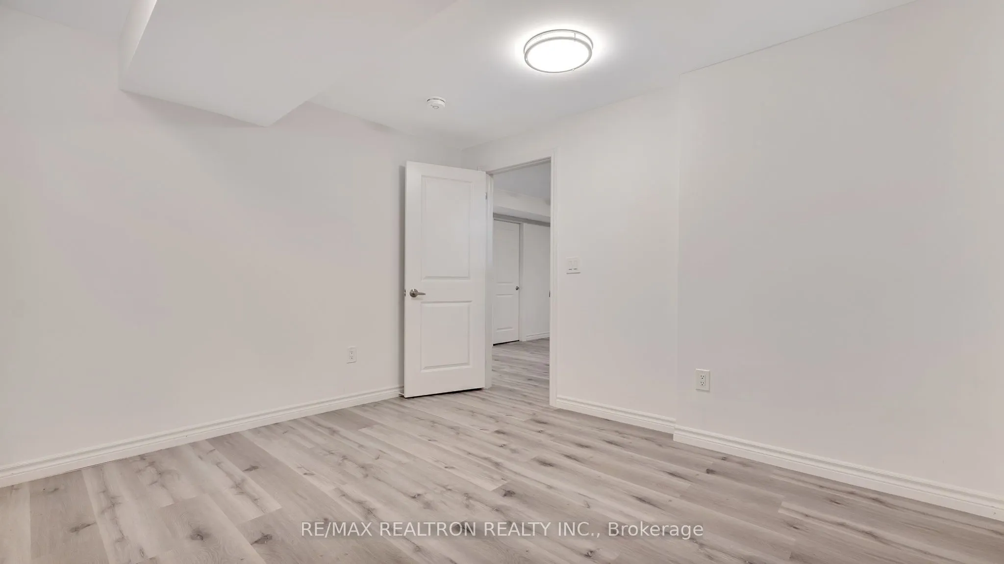 4 Oceanpearl Crescent, #Basement