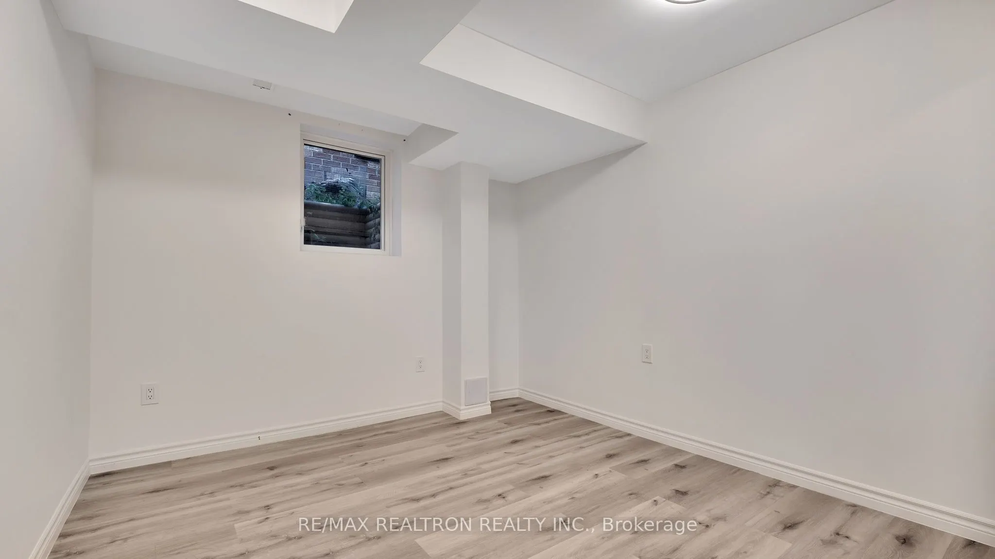 4 Oceanpearl Crescent, #Basement
