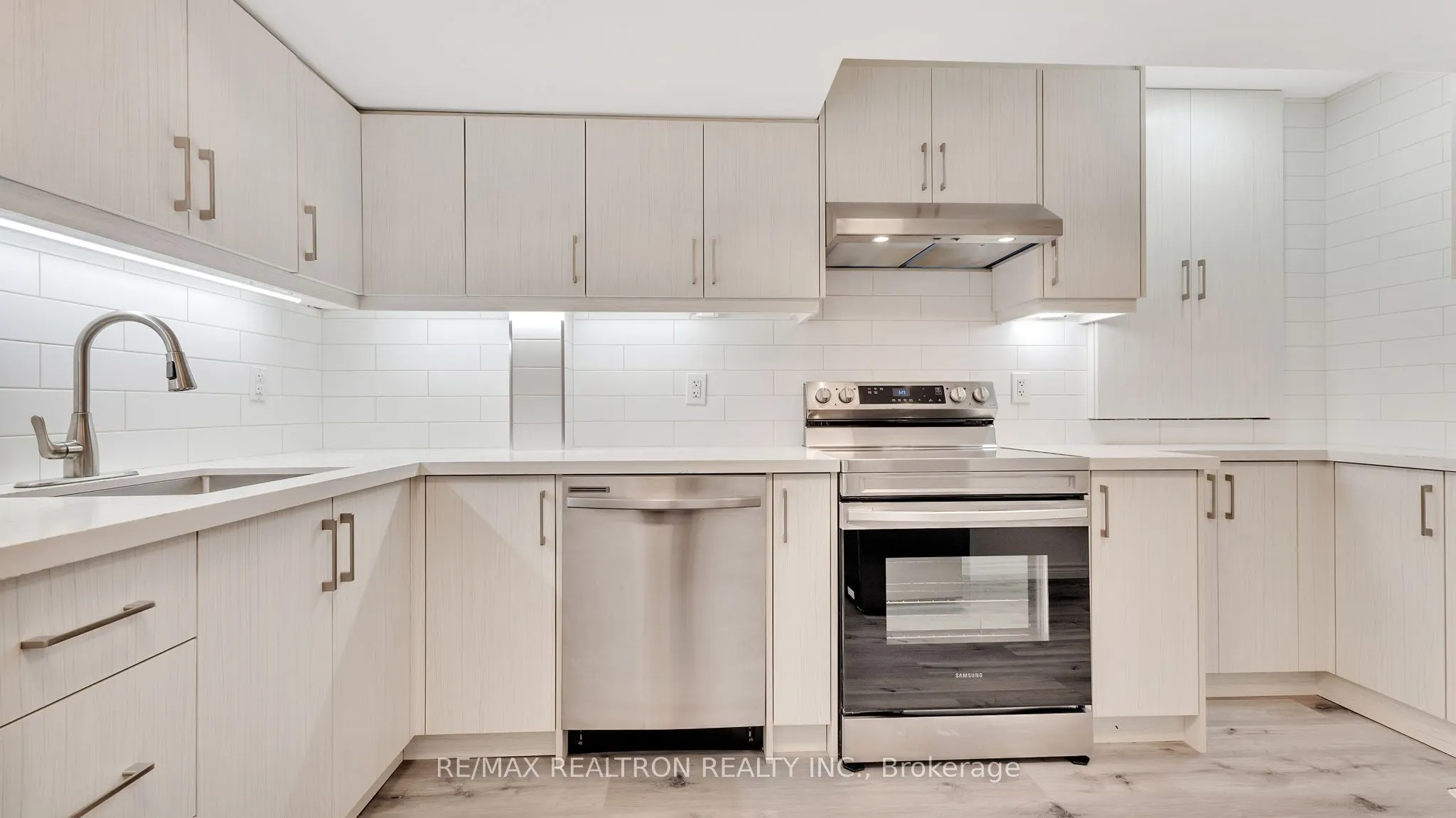 4 Oceanpearl Crescent, #Basement
